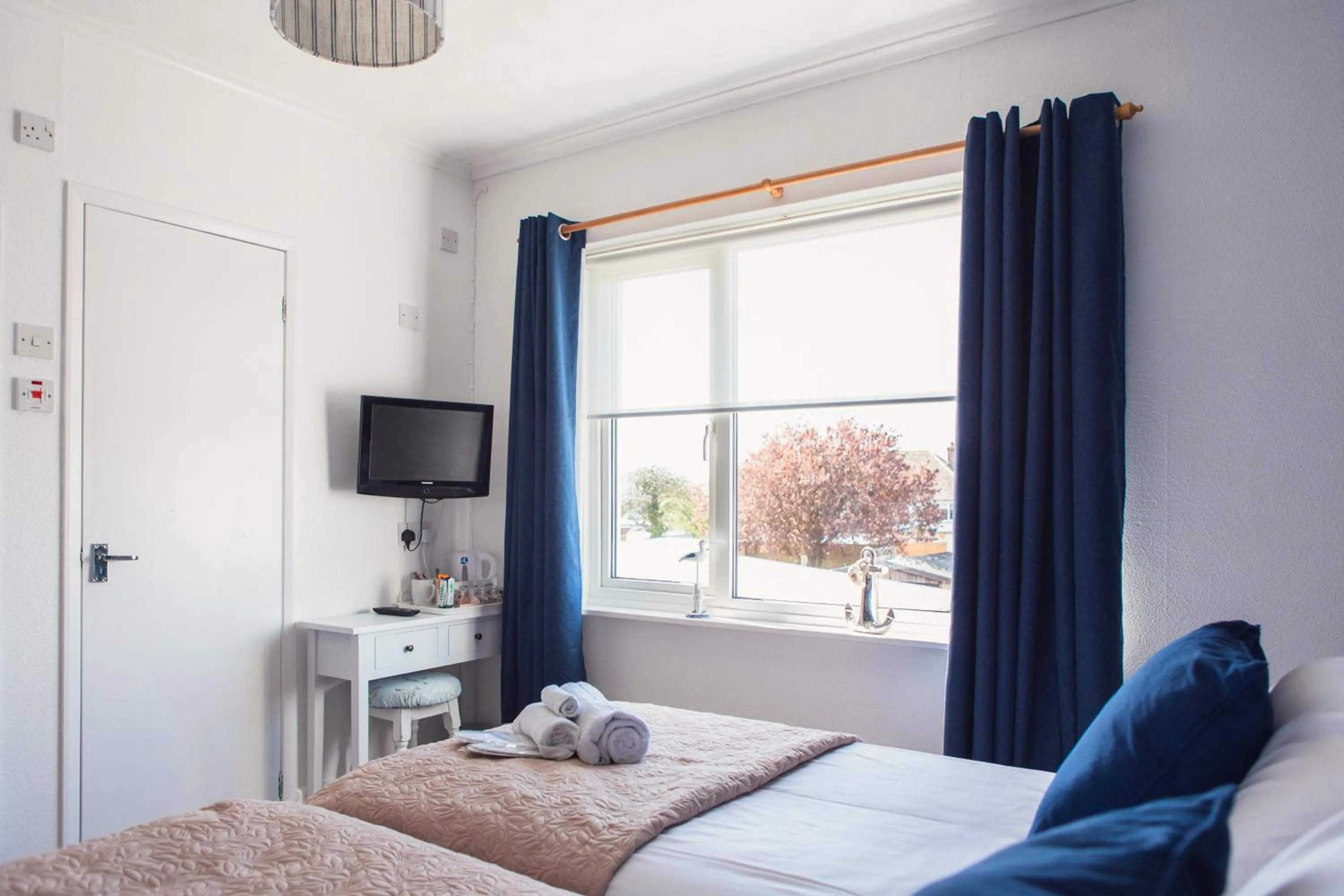TV and multimedia, Bed in The Royson Guest House