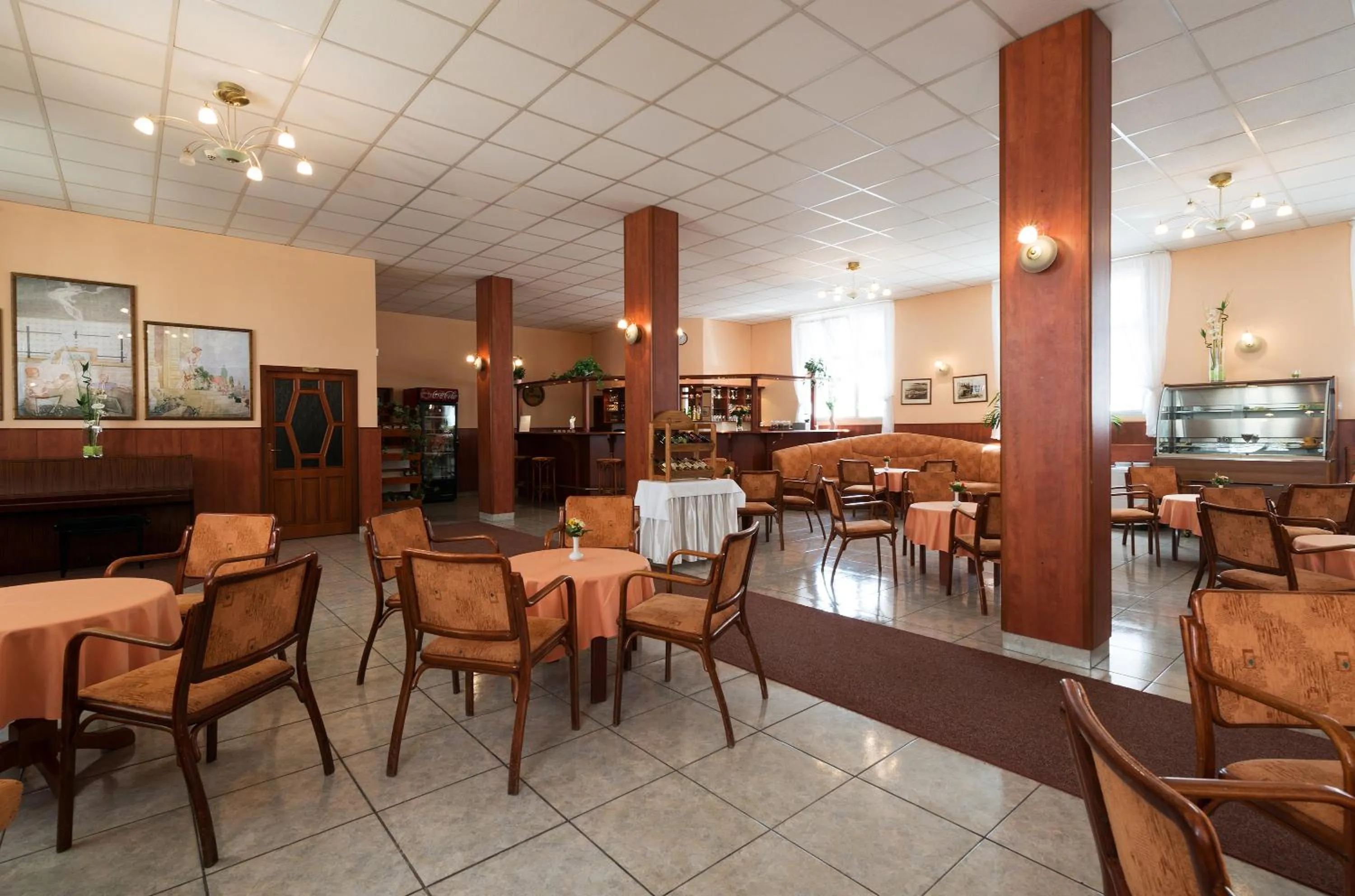 Restaurant/places to eat in Ensana Pro Patria