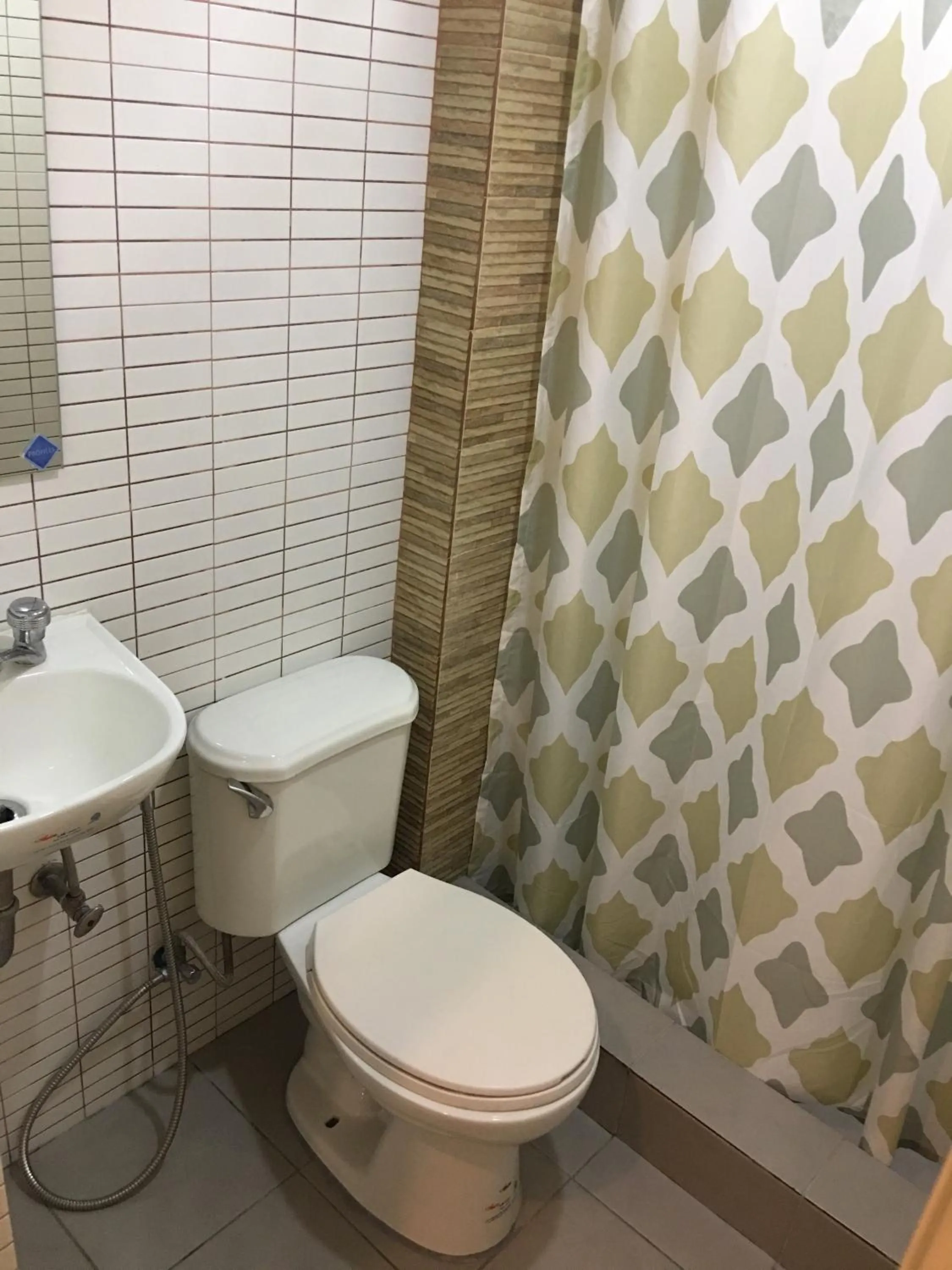 Shower in 1 River Central Hostel