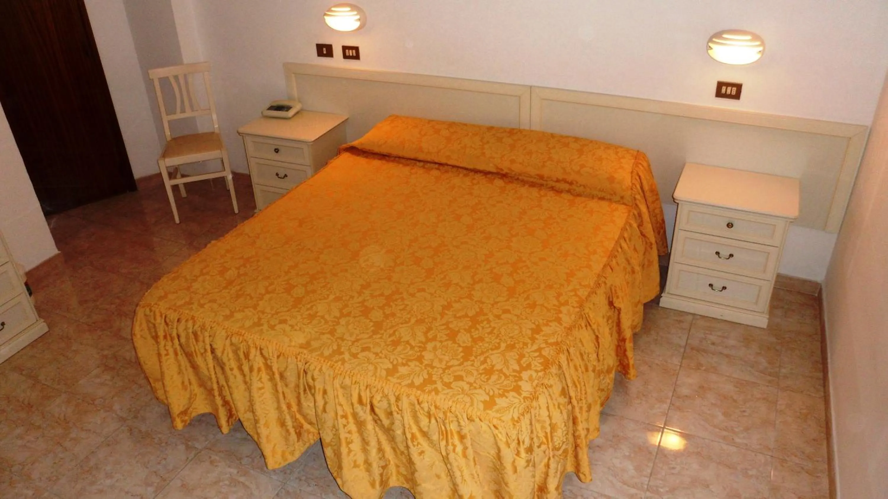 Bedroom in Hotel Reali