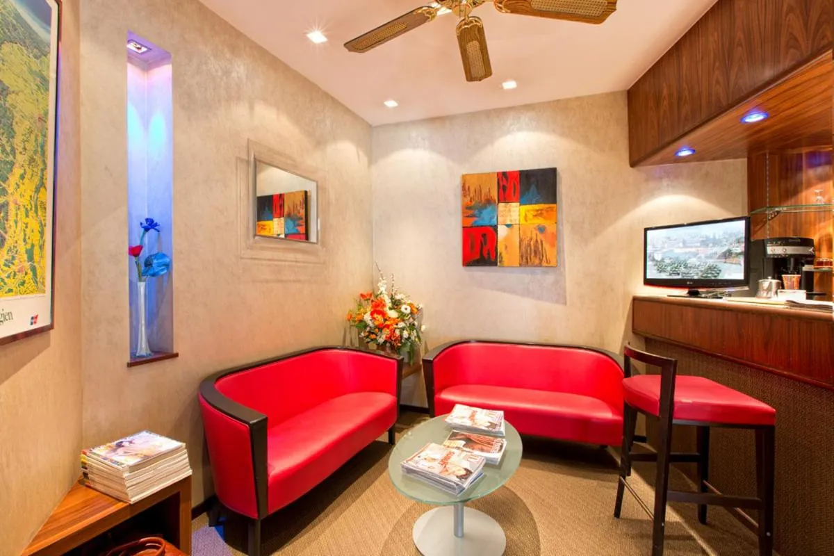 Lounge or bar in Hôtel Vendôme