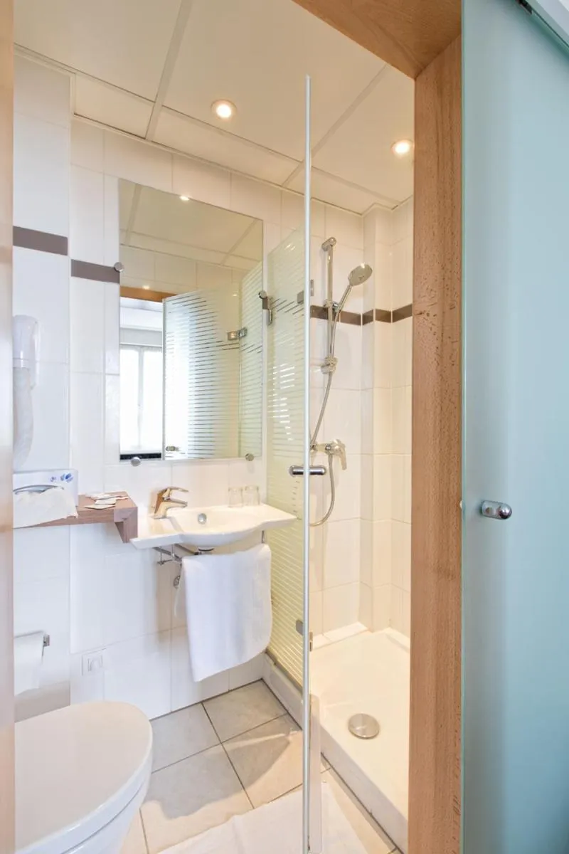 Bathroom in Hôtel Vendôme
