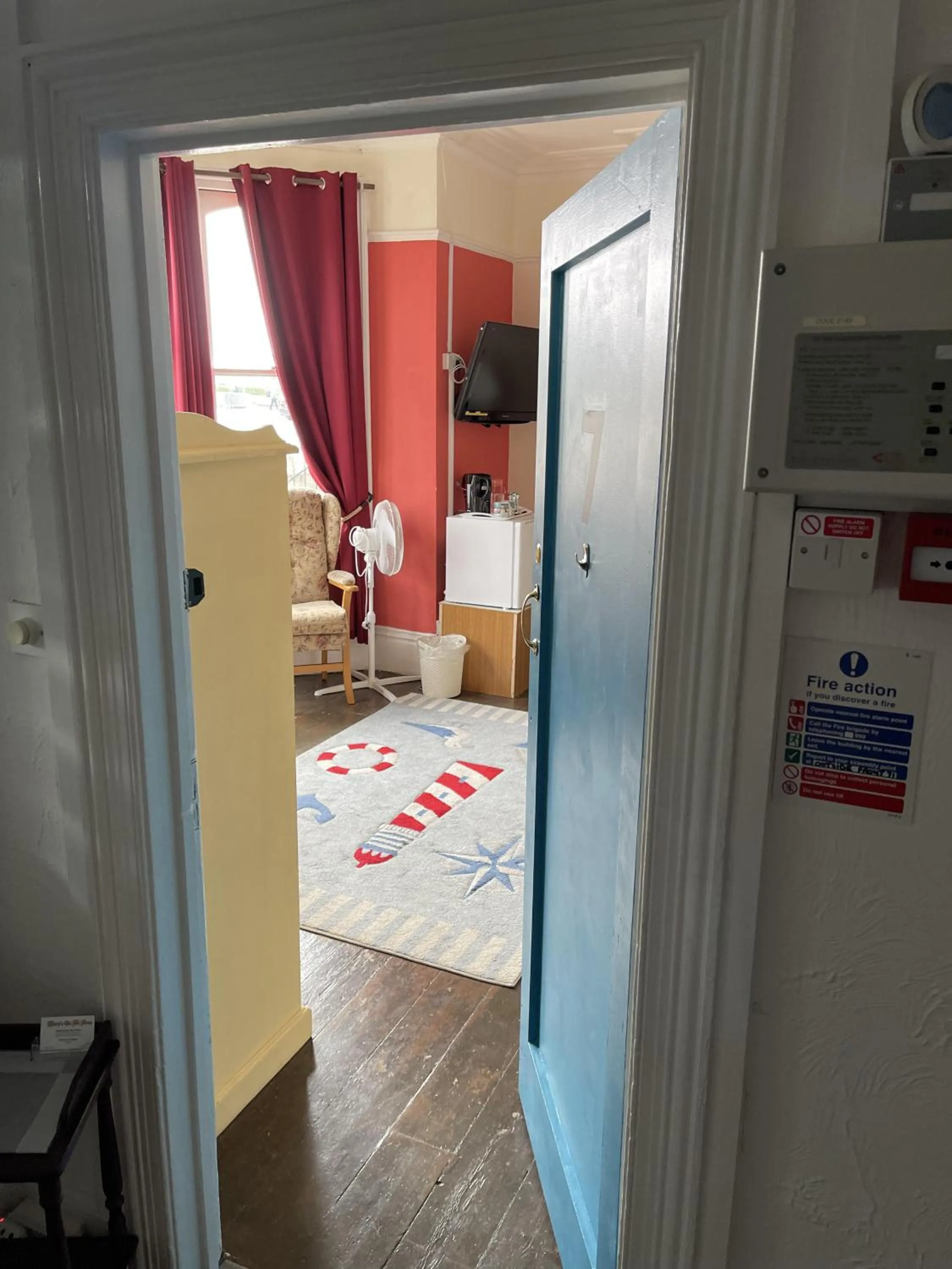 Bedroom, Bed in Henrys on the Prom