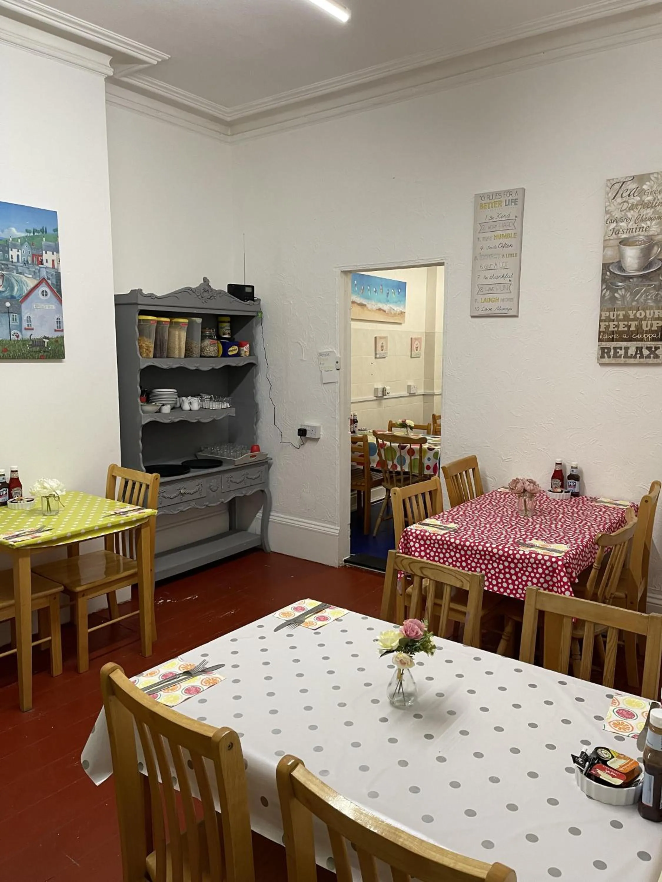 Dining area in Henrys on the Prom