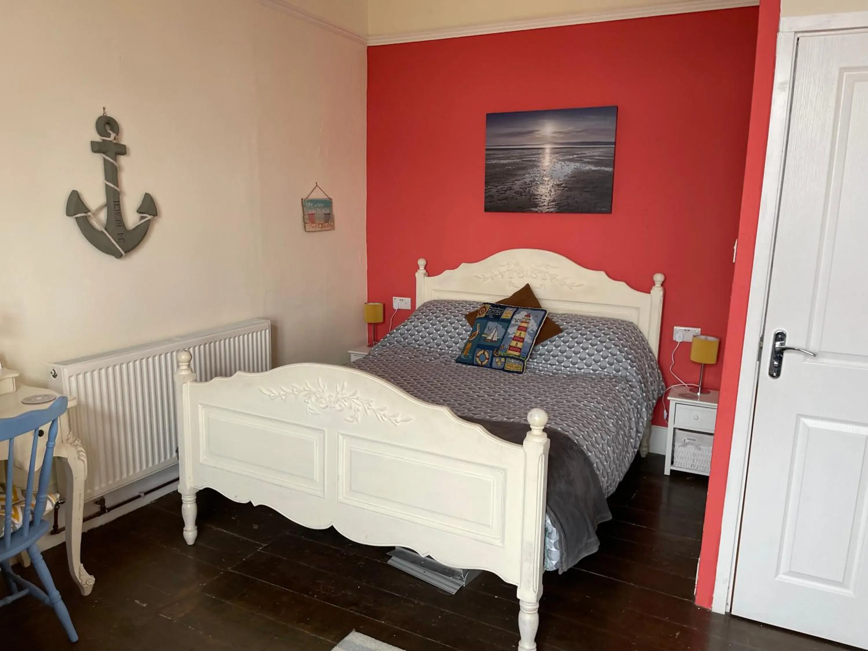 Bedroom, Bed in Henrys on the Prom Bedroom, Bed in Henrys on the Prom