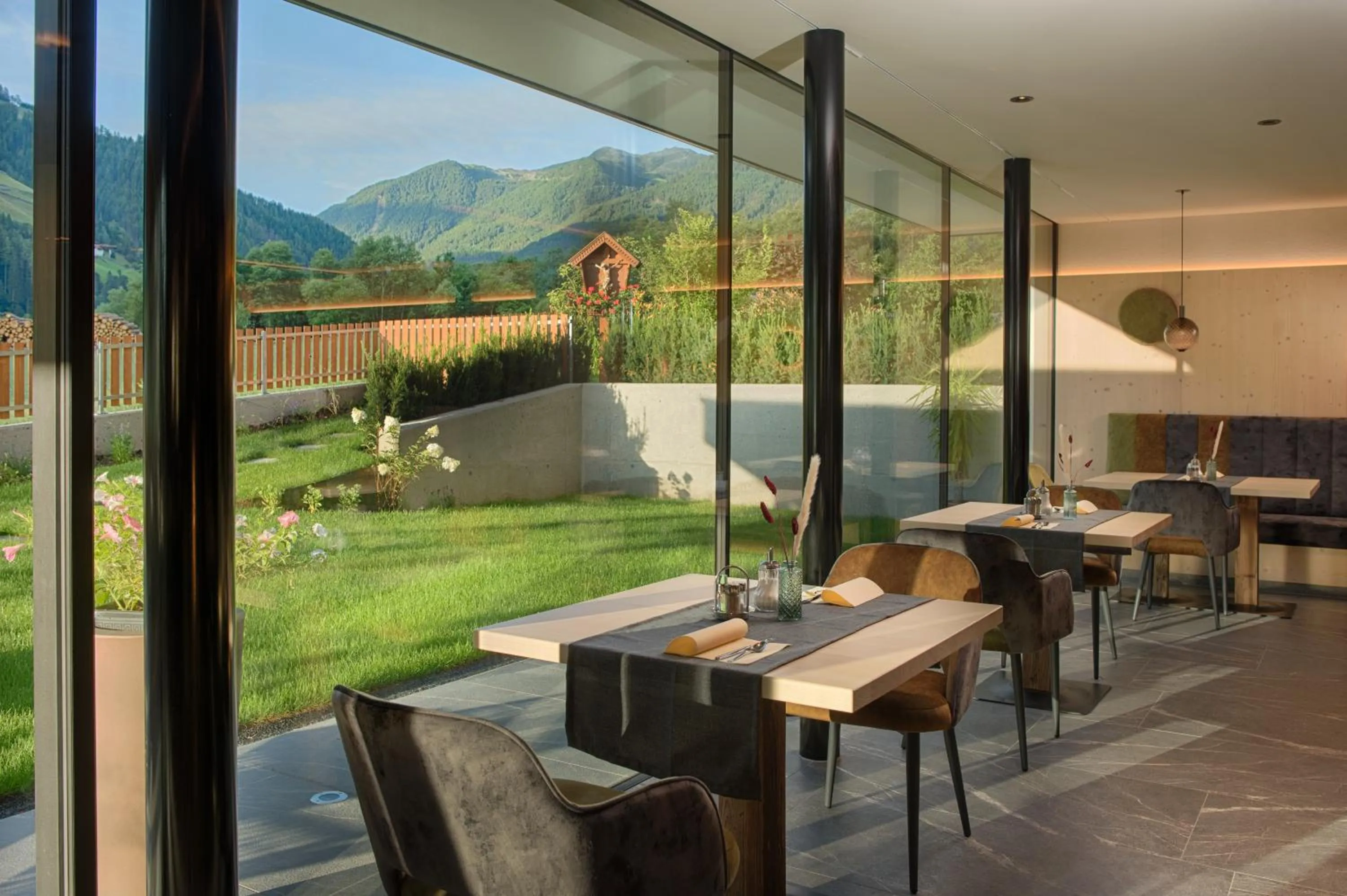 Restaurant/places to eat in Martinshof berg herz hotel