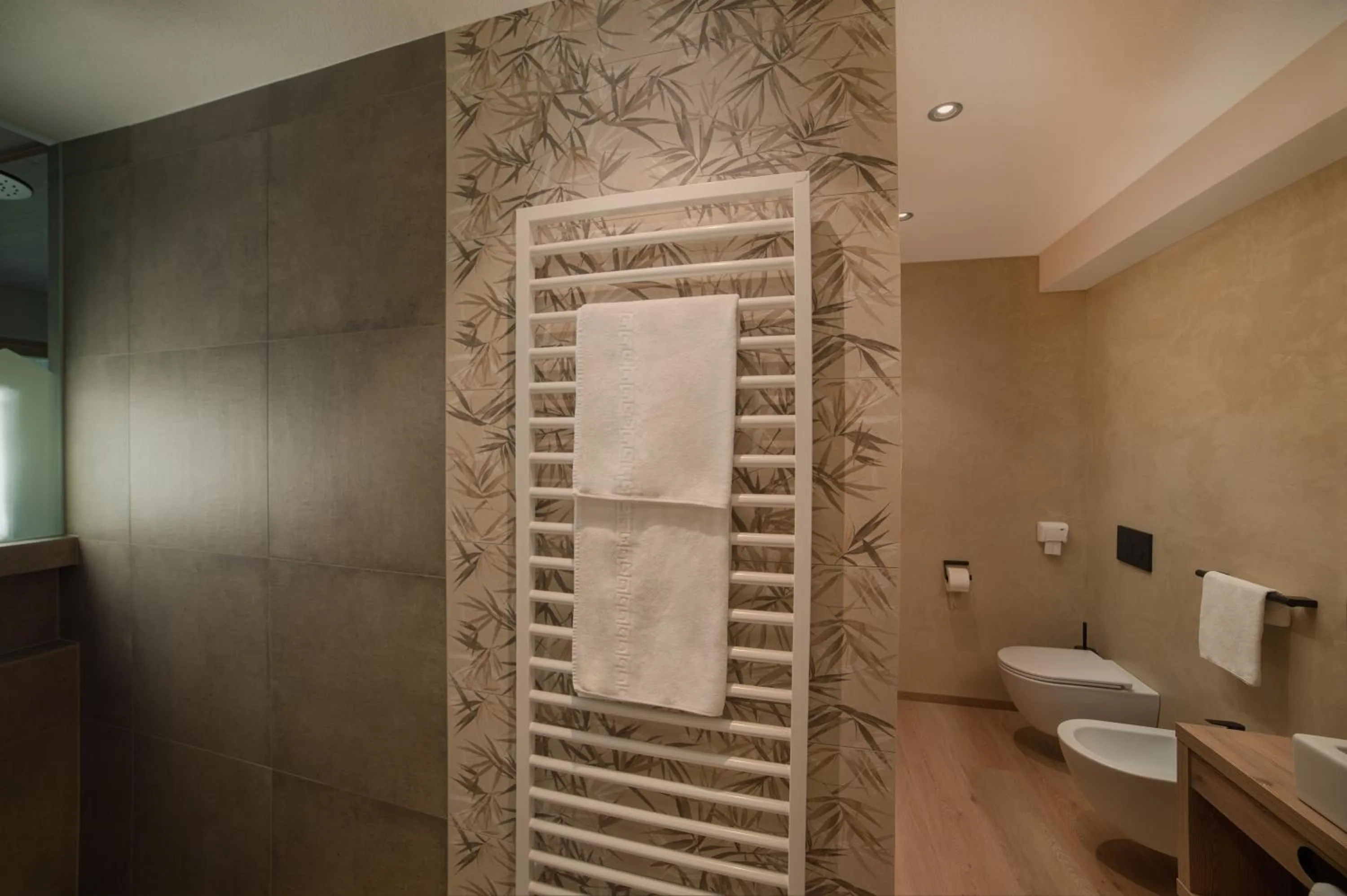 Shower in Martinshof berg herz hotel