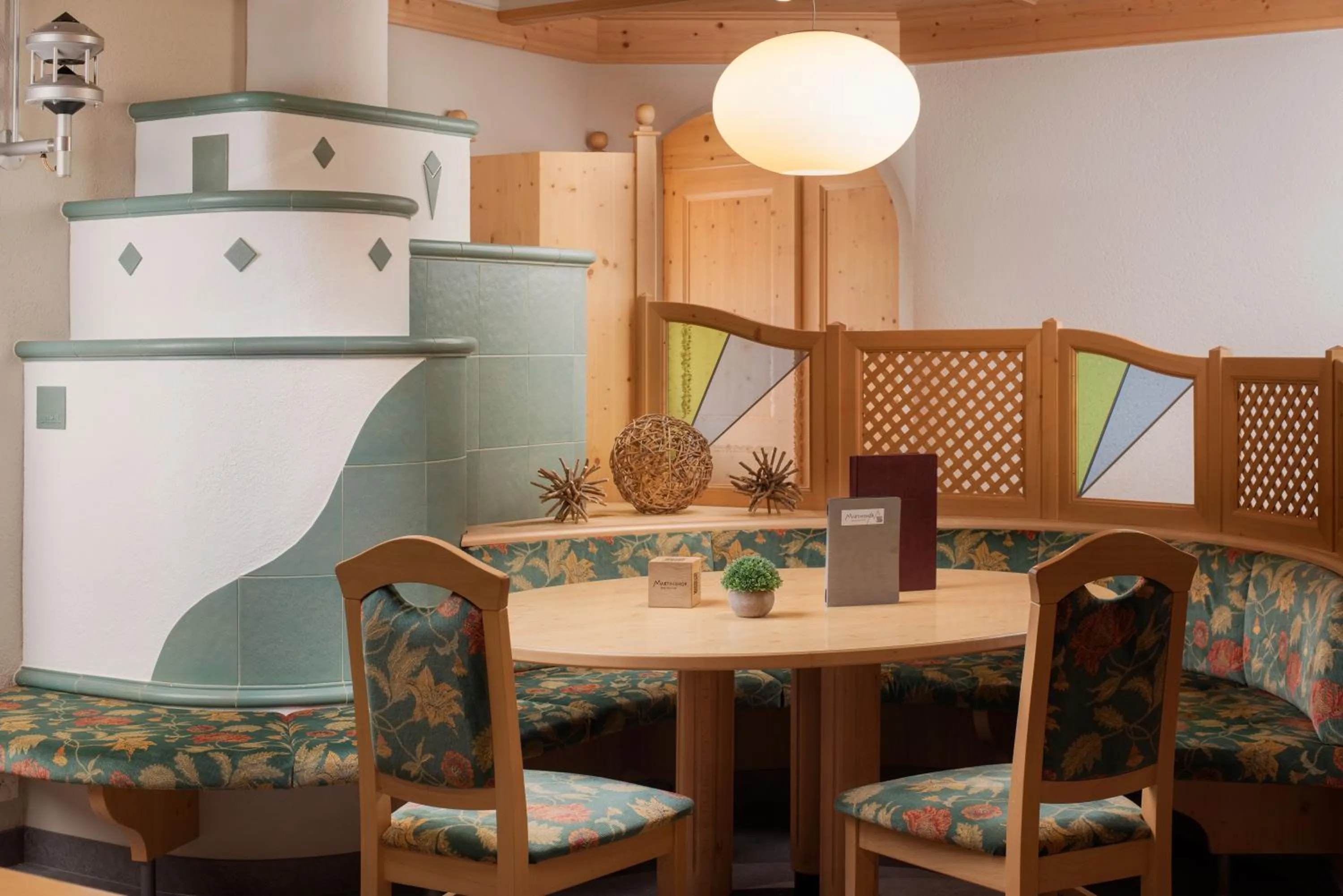 Communal lounge/ TV room in Martinshof berg herz hotel