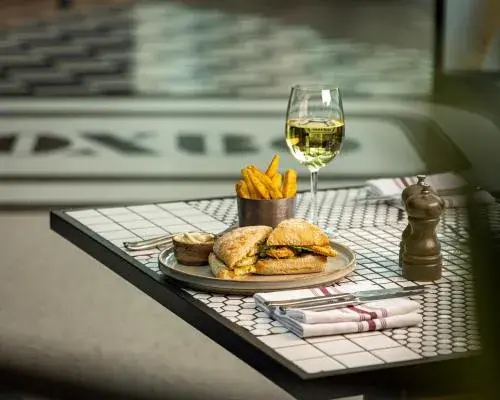 Hilton London Heathrow Airport Hilton London Heathrow Airport