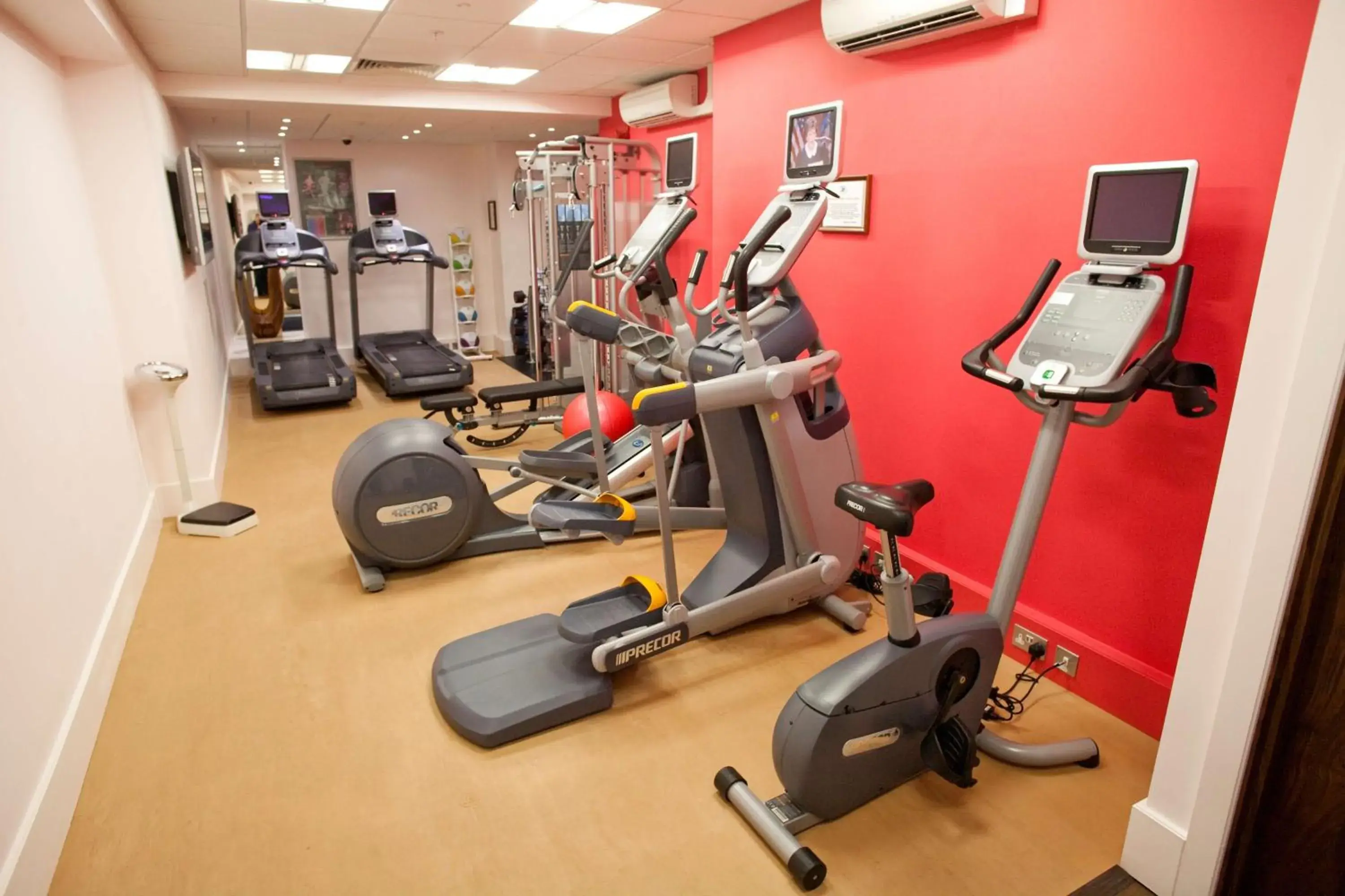 Fitness centre/facilities in Hilton London Olympia Fitness centre/facilities in Hilton London Olympia