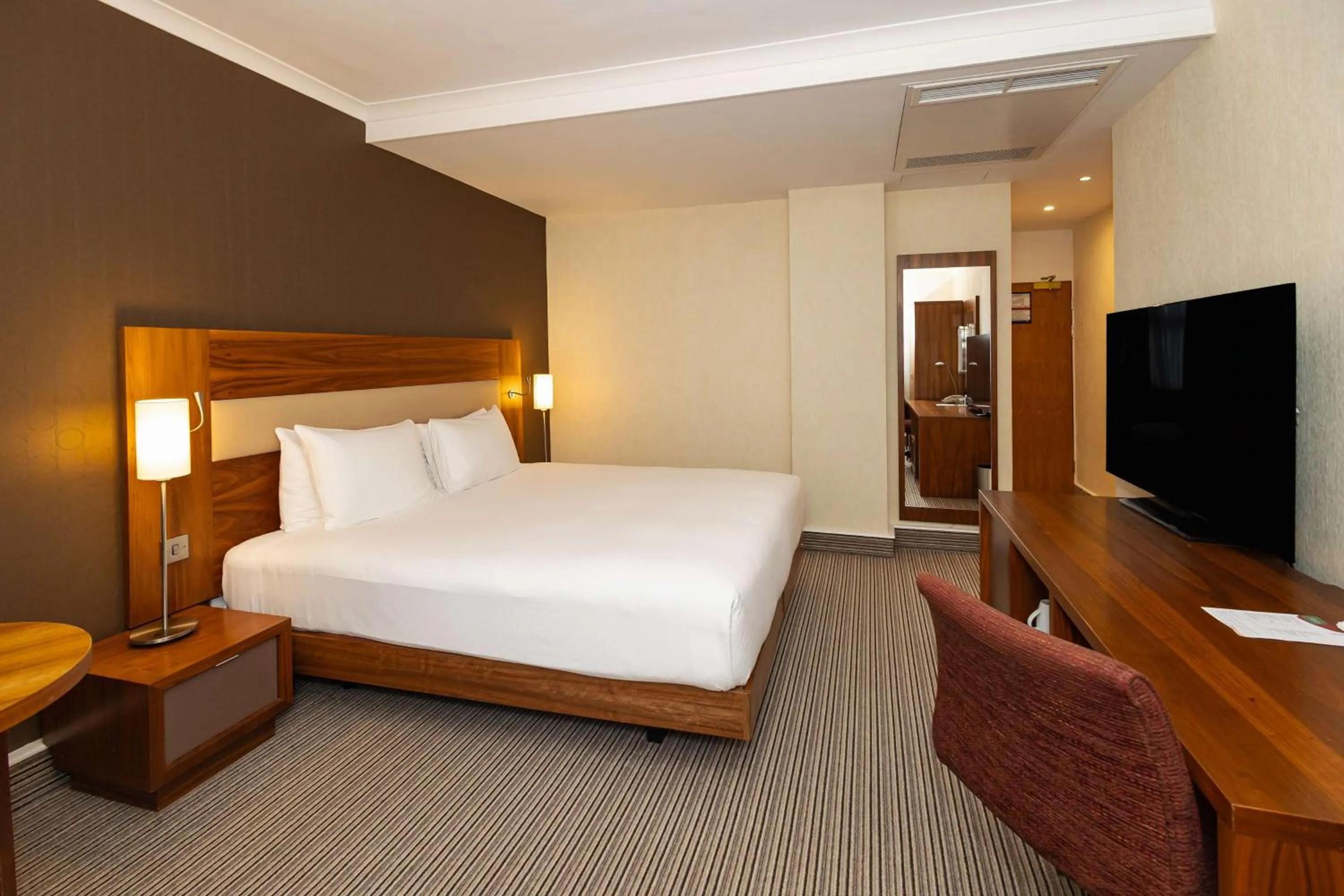 Bedroom, Bed in Hilton London Olympia
