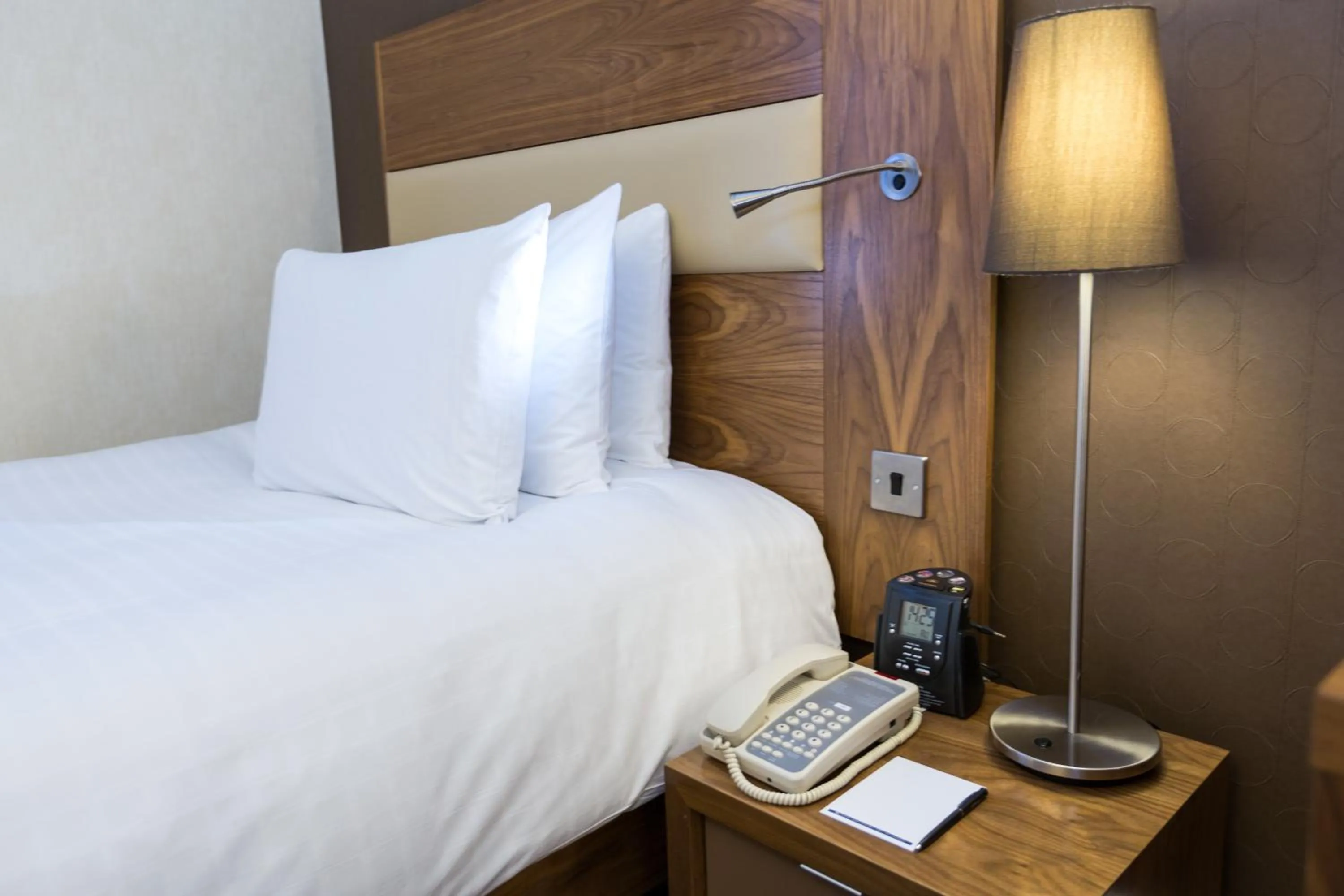 Bedroom, Bed in Hilton London Olympia