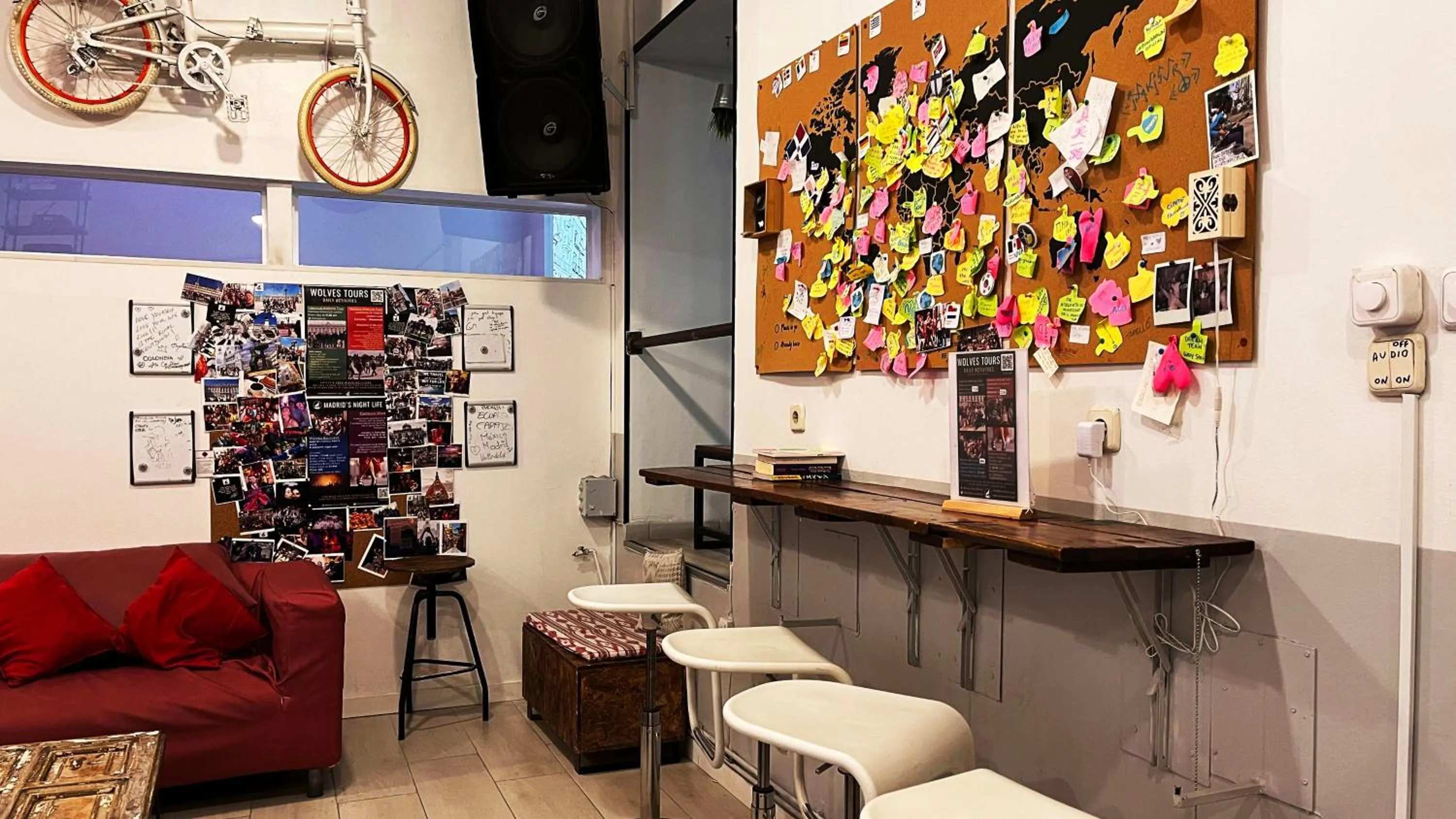 Living room in Way Hostel Madrid