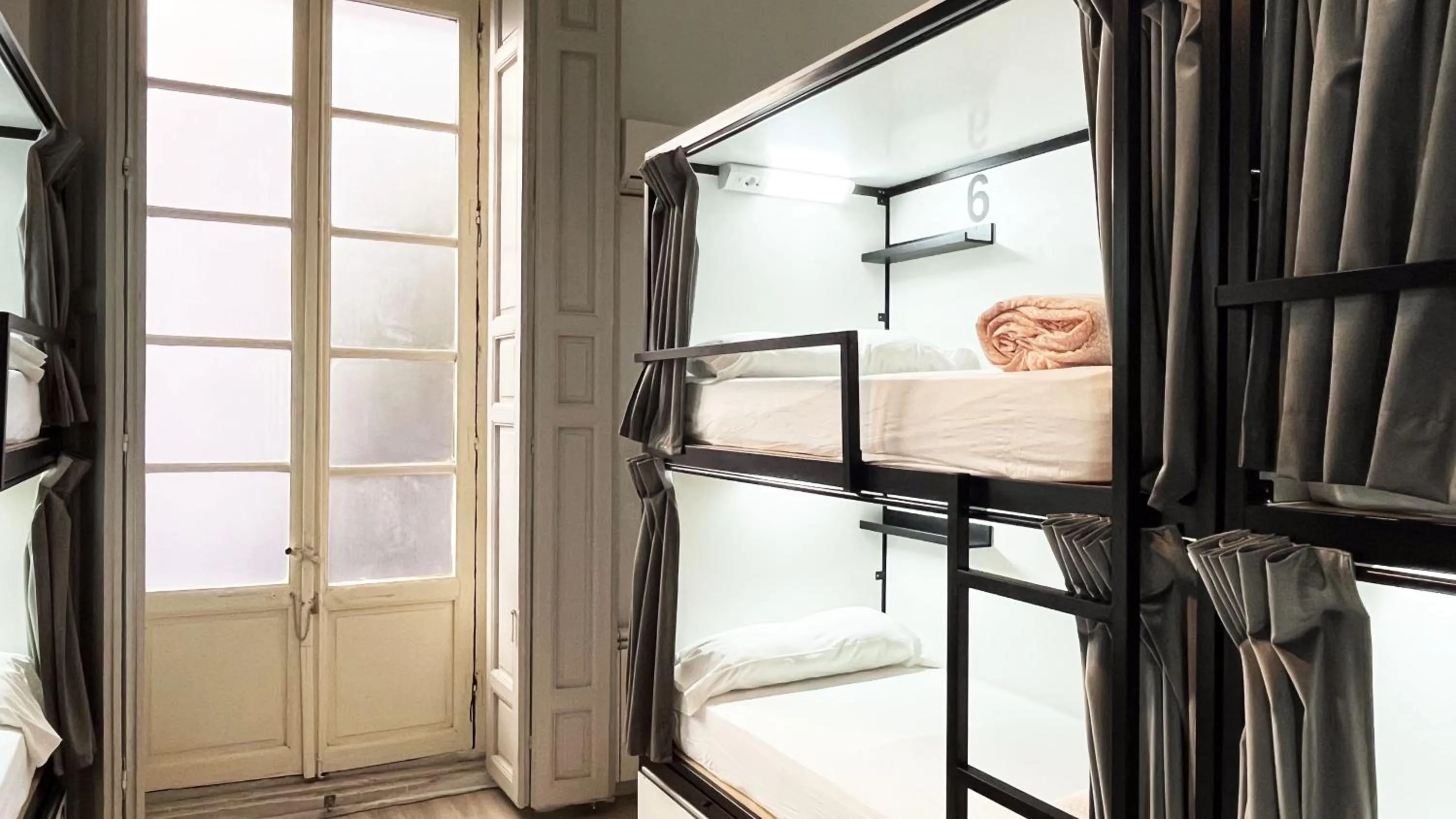 Photo of the whole room, Bed in Way Hostel Madrid