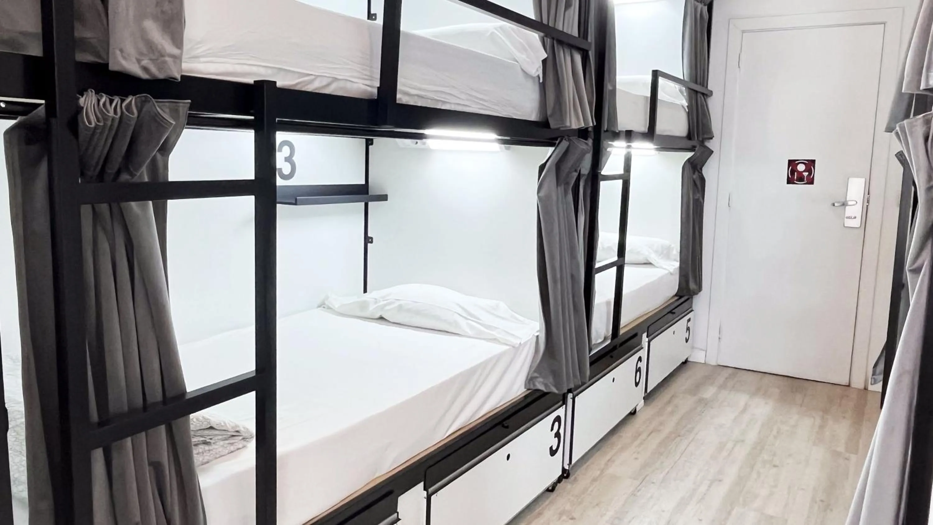 Photo of the whole room, Bed in Way Hostel Madrid