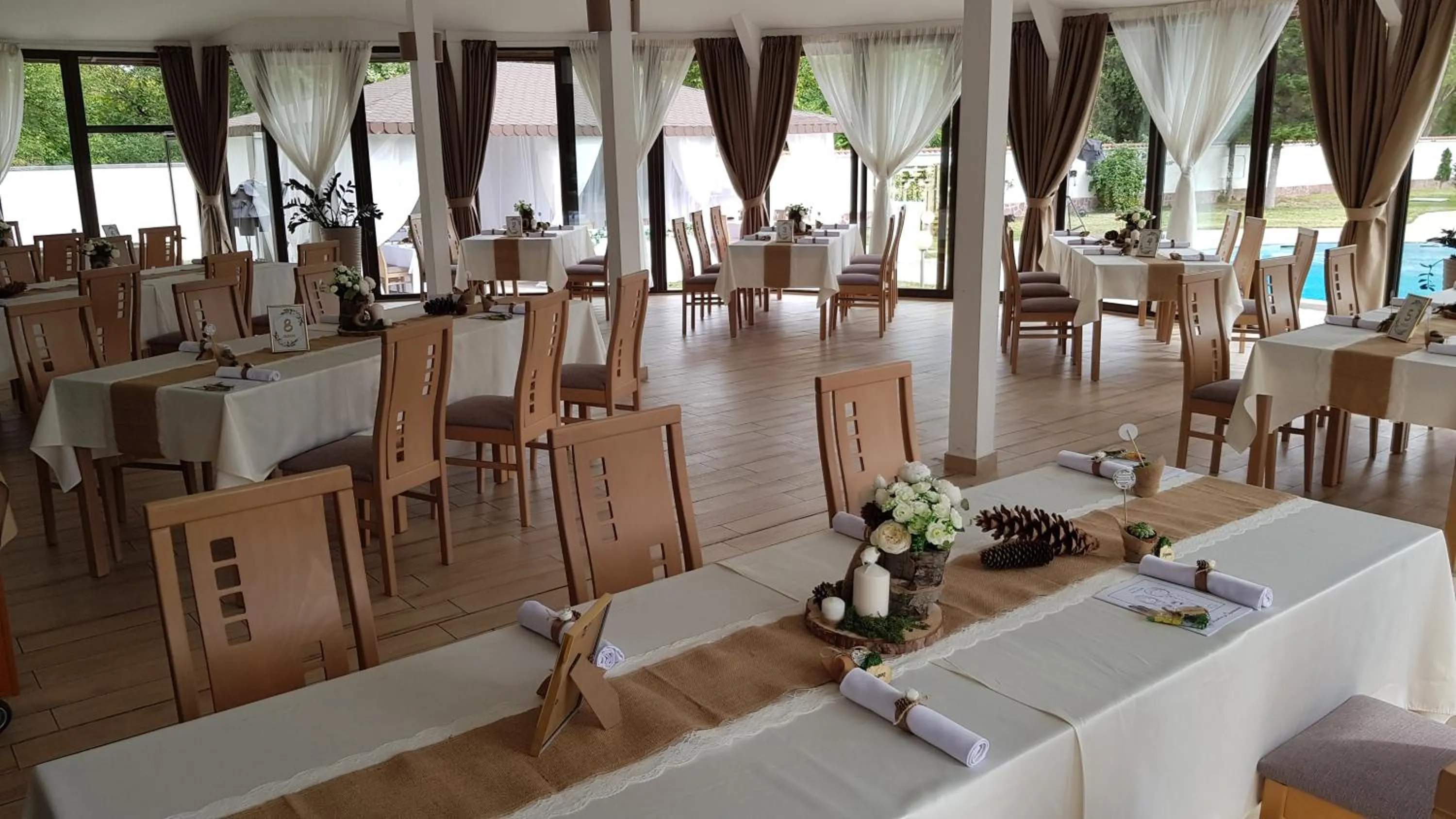 Restaurant/places to eat in SPS Hotel