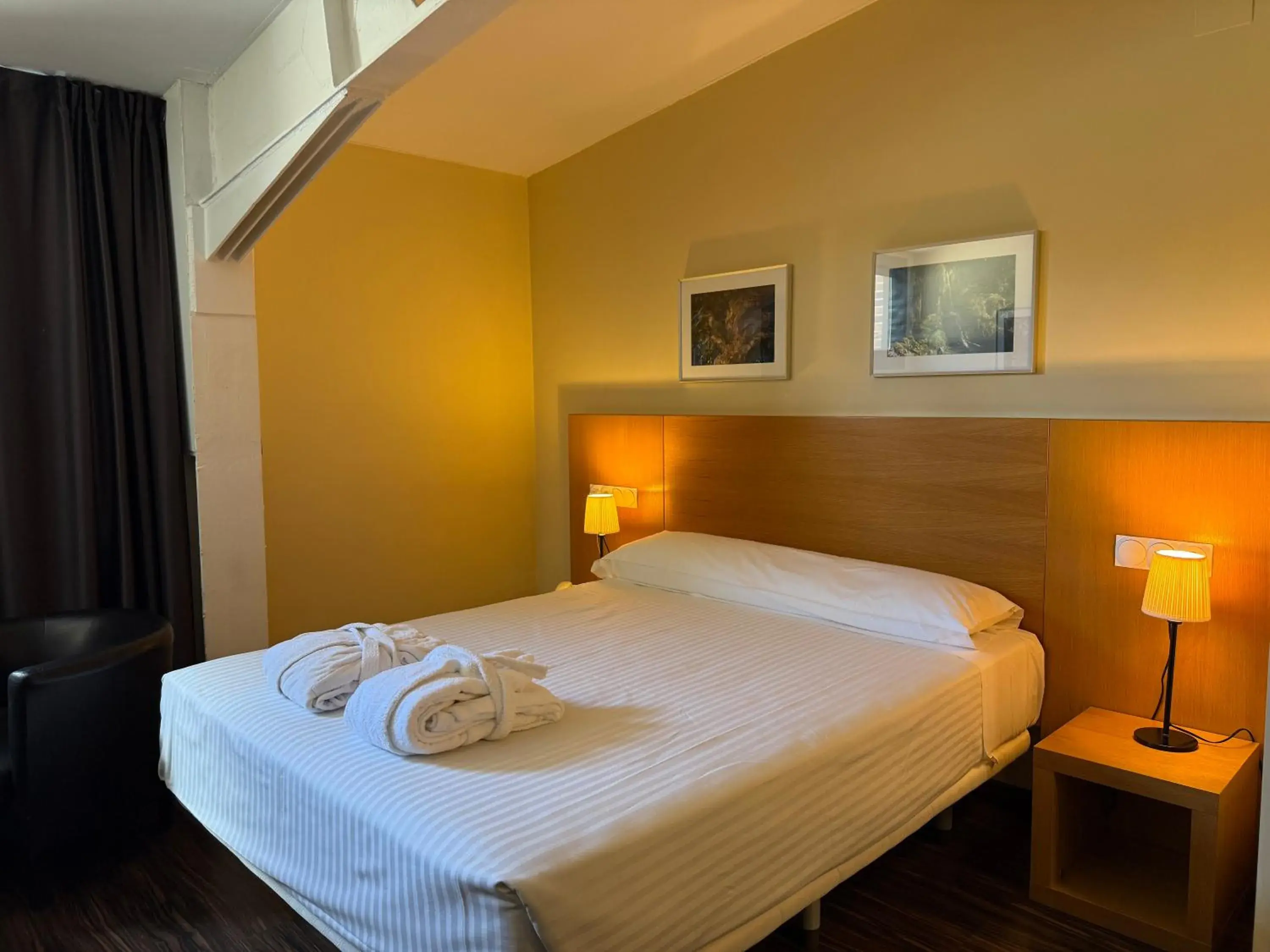 Bed in Hotel Balneario de Lanjarón Bed in Hotel Balneario de Lanjarón