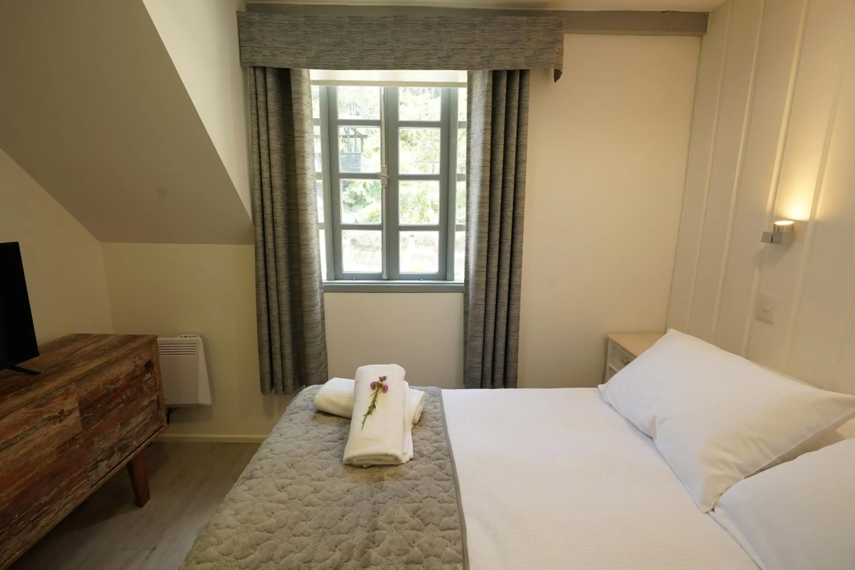 Photo of the whole room, Bed in Hotel Frutillar Photo of the whole room, Bed in Hotel Frutillar