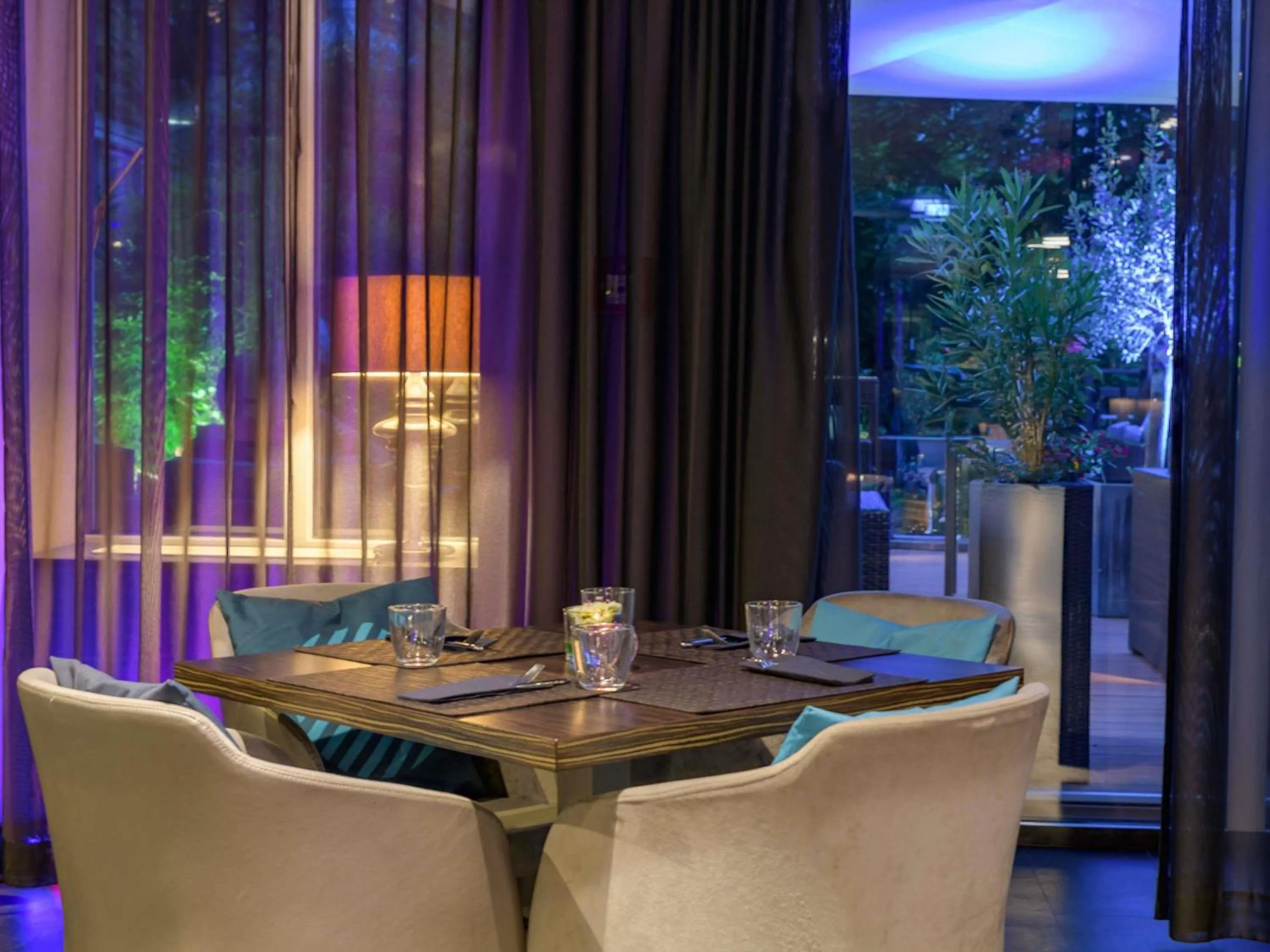 Restaurant/places to eat in Pullman Munich