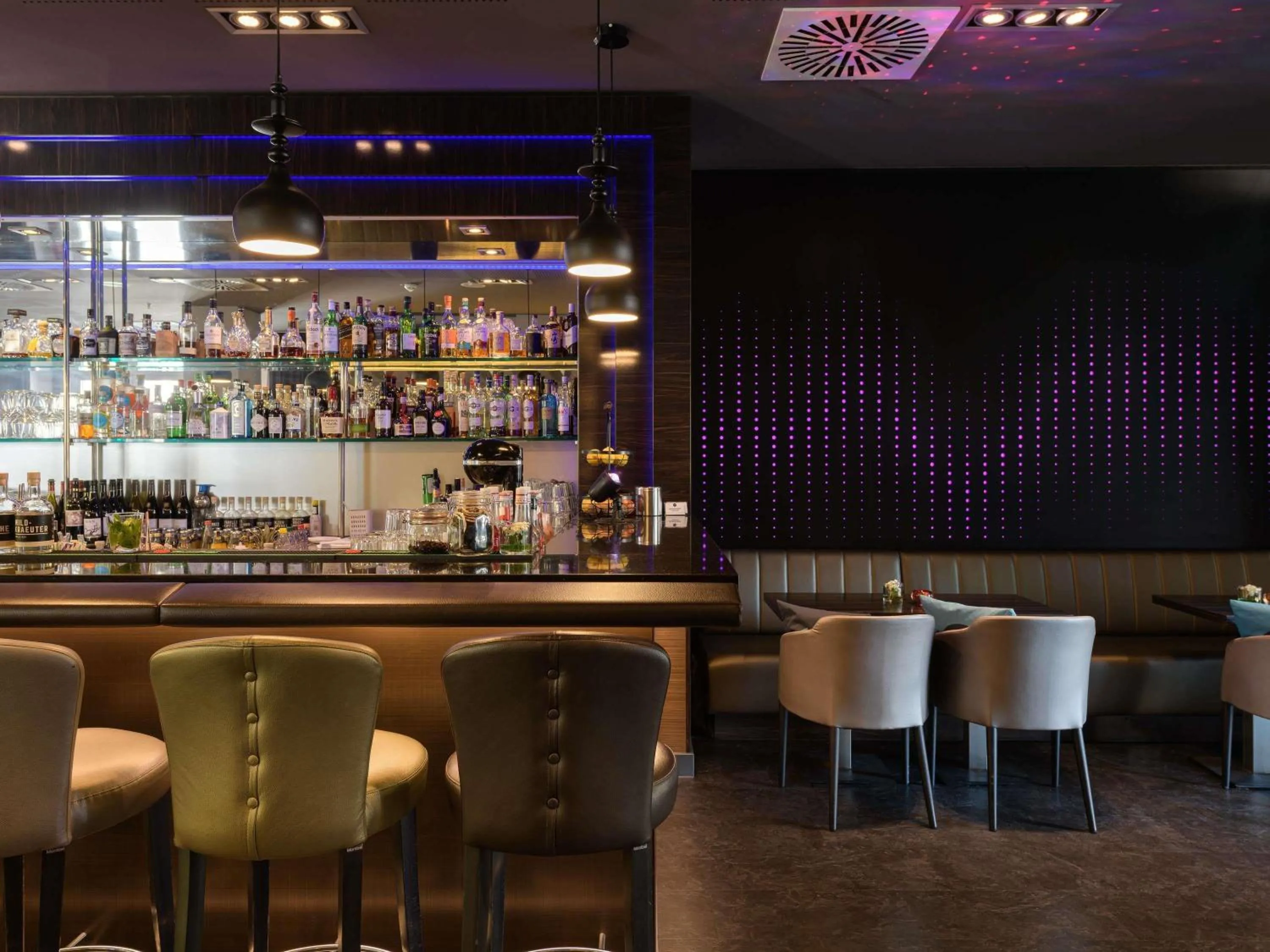 Restaurant/places to eat in Pullman Munich