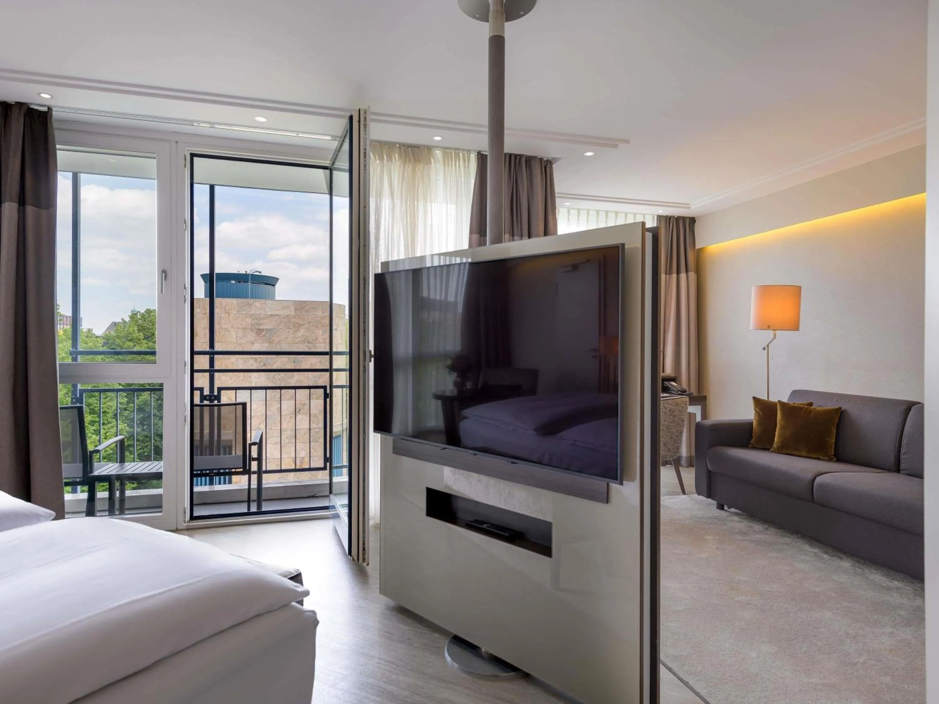 TV and multimedia, Bed in Pullman Munich