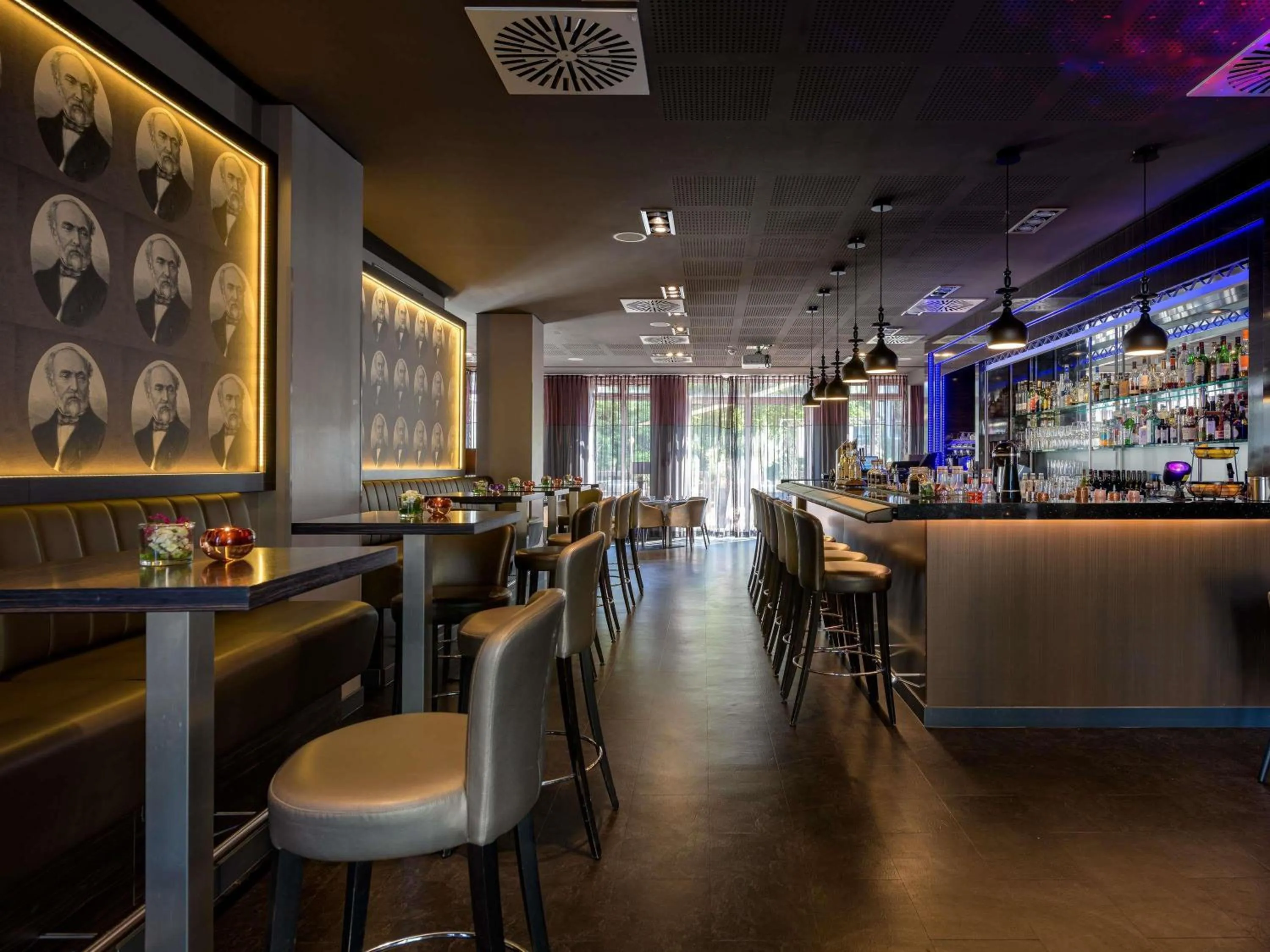 Restaurant/places to eat in Pullman Munich