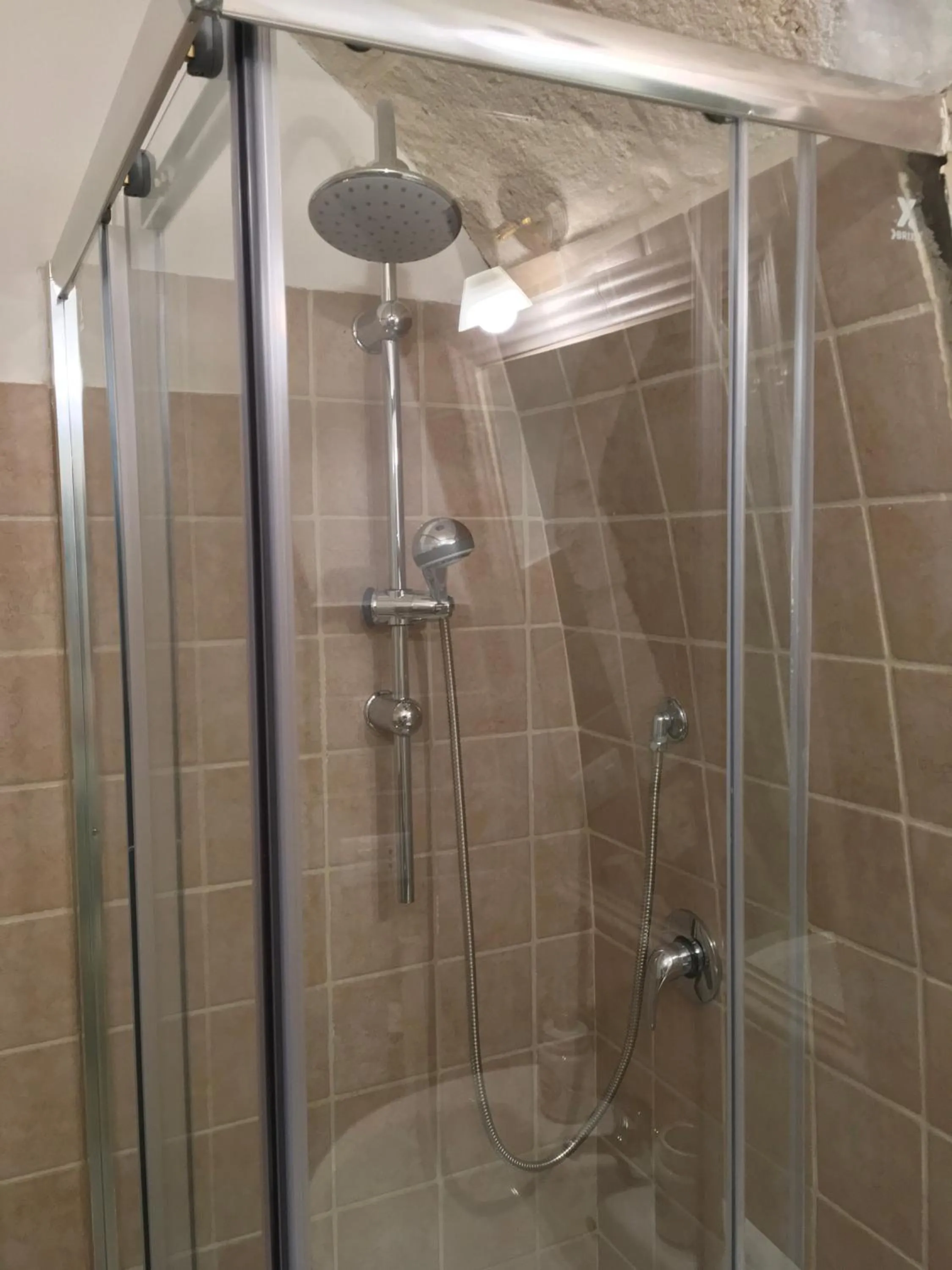 Shower in Casa Carlotta