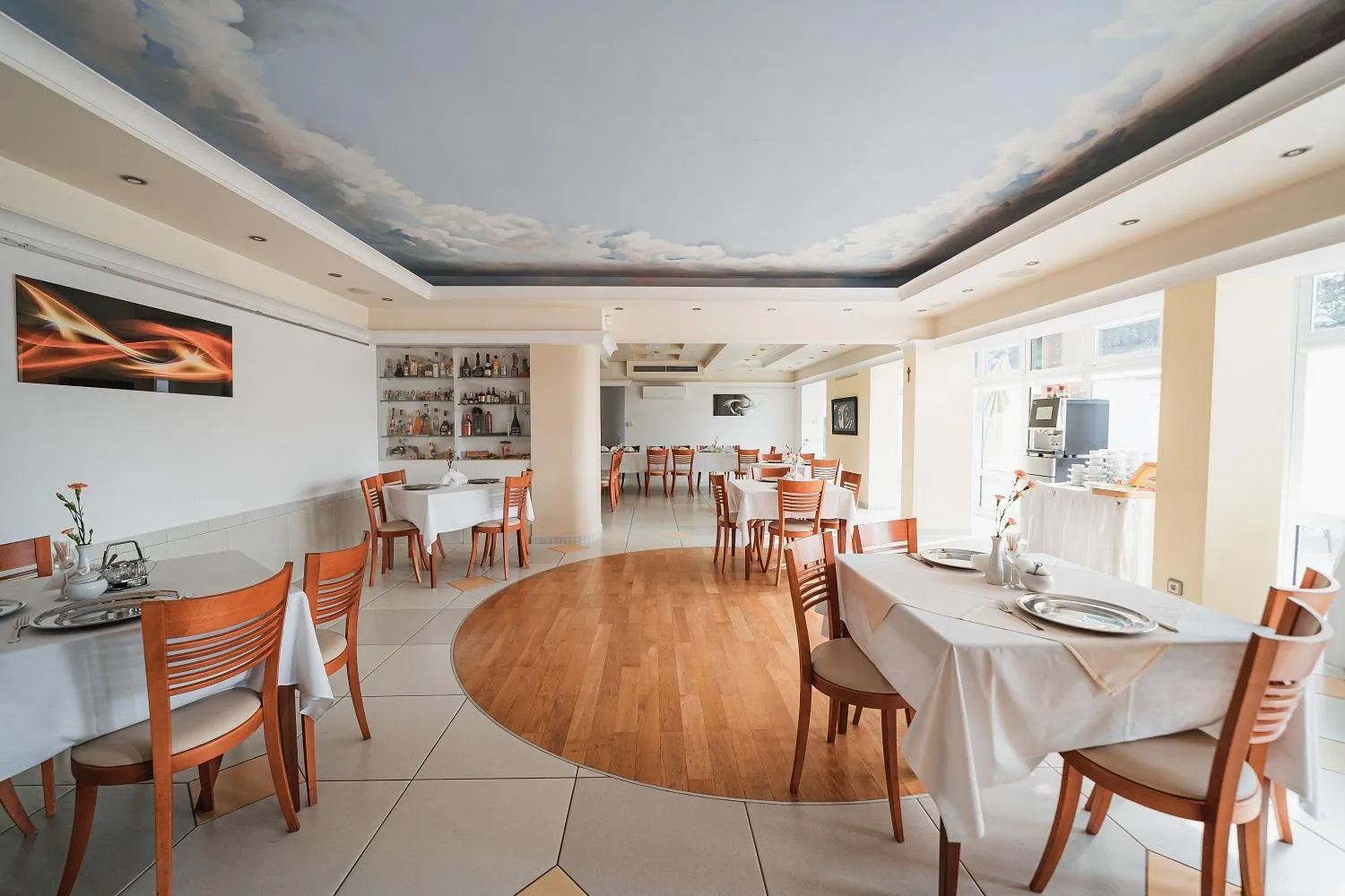 Restaurant/places to eat in Elita Hotel & Restauracja