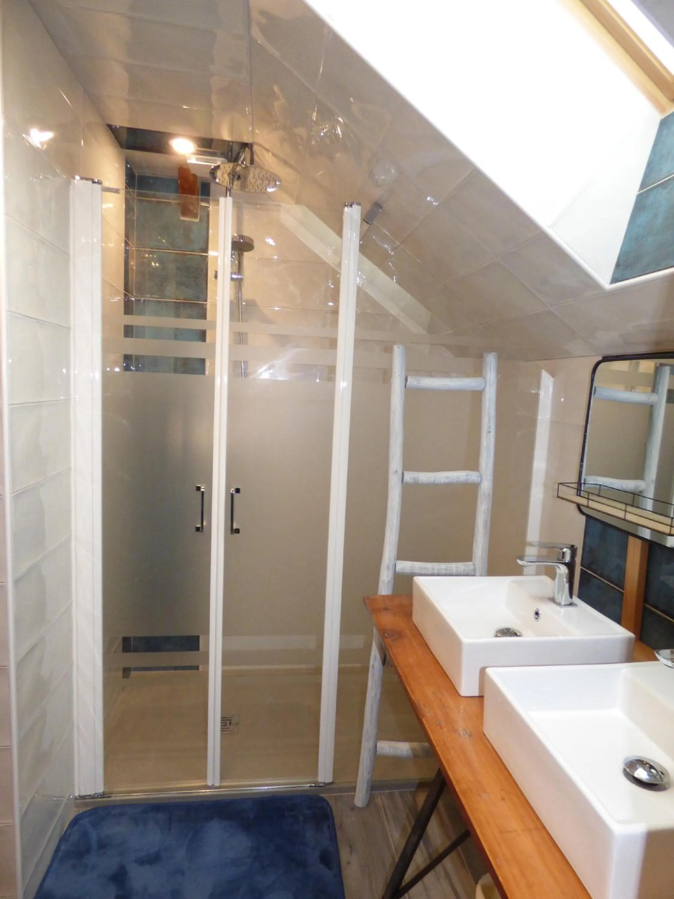 Chambres d'hôtes Chez Valérie Garage motos et vélos