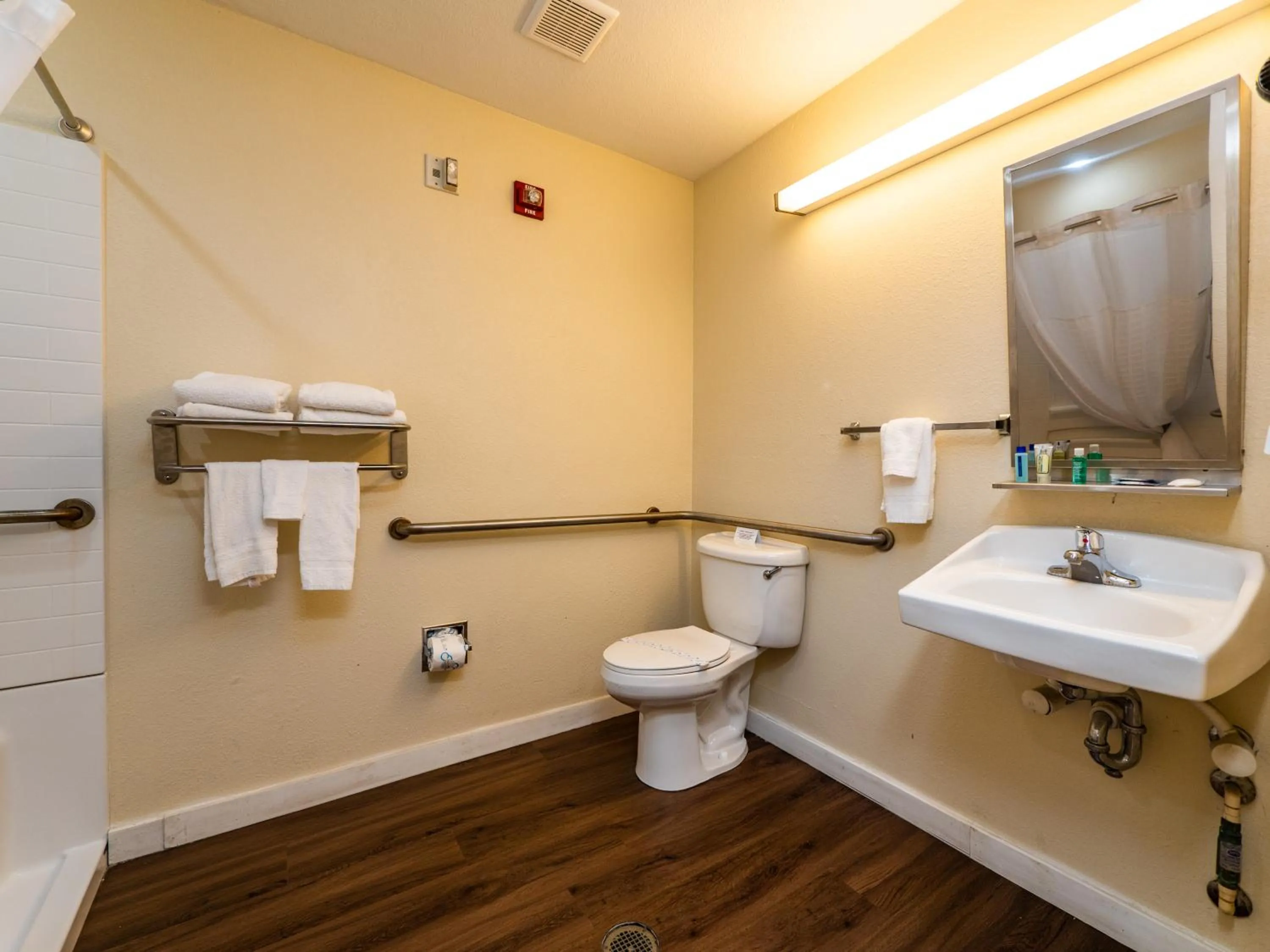 Shower in Microtel Inn and Suites Ocala