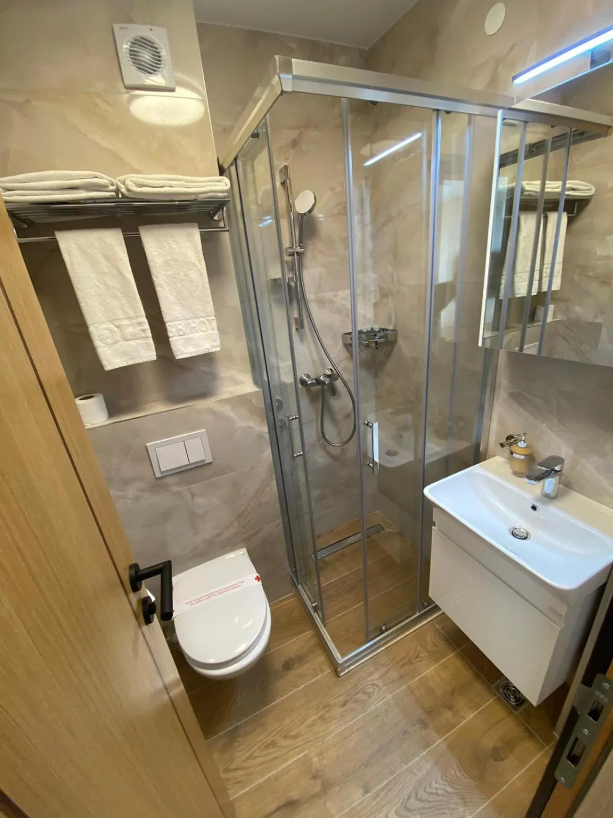 Shower in Hotel Grand