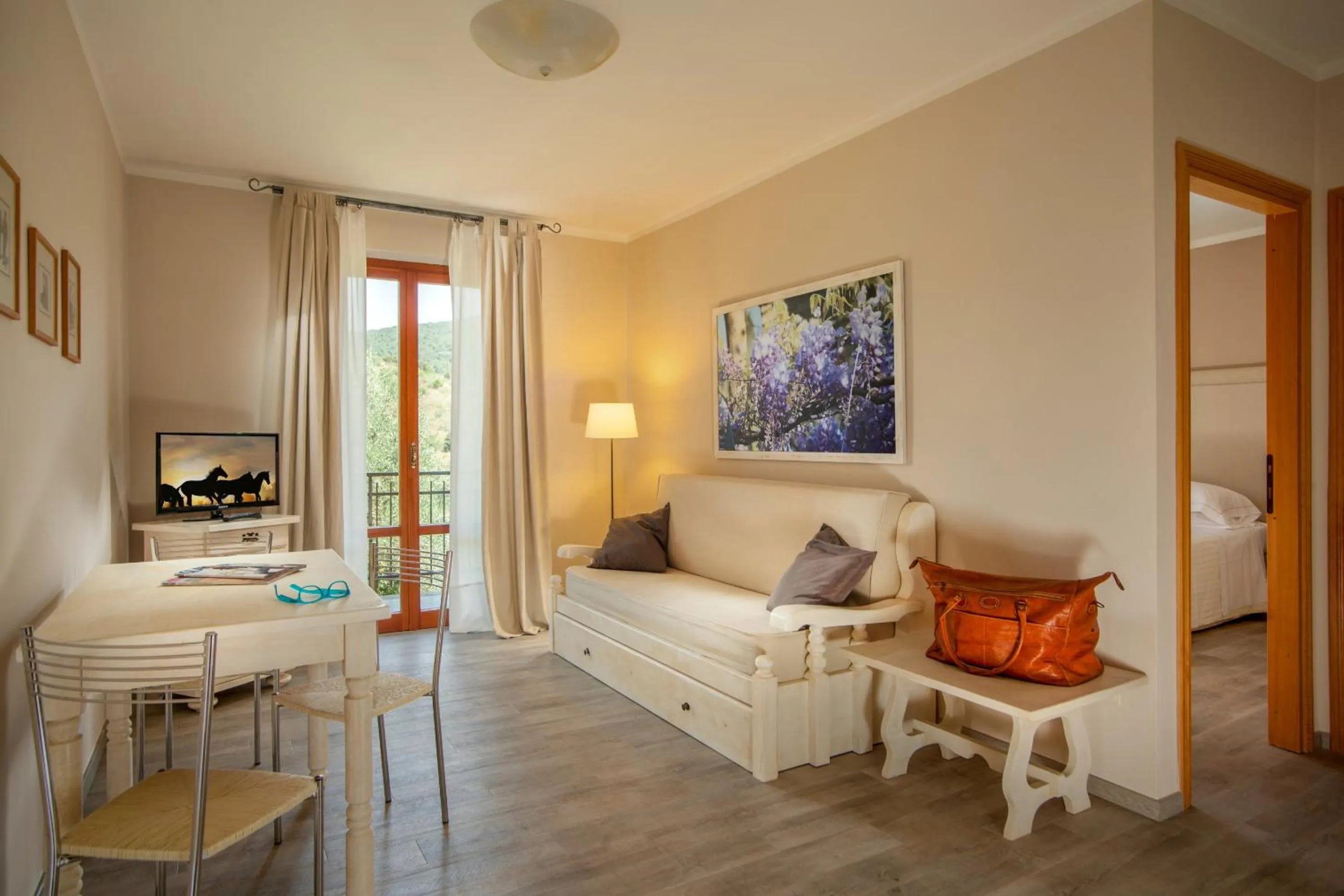 Living room, Bed in Valle Del Buttero