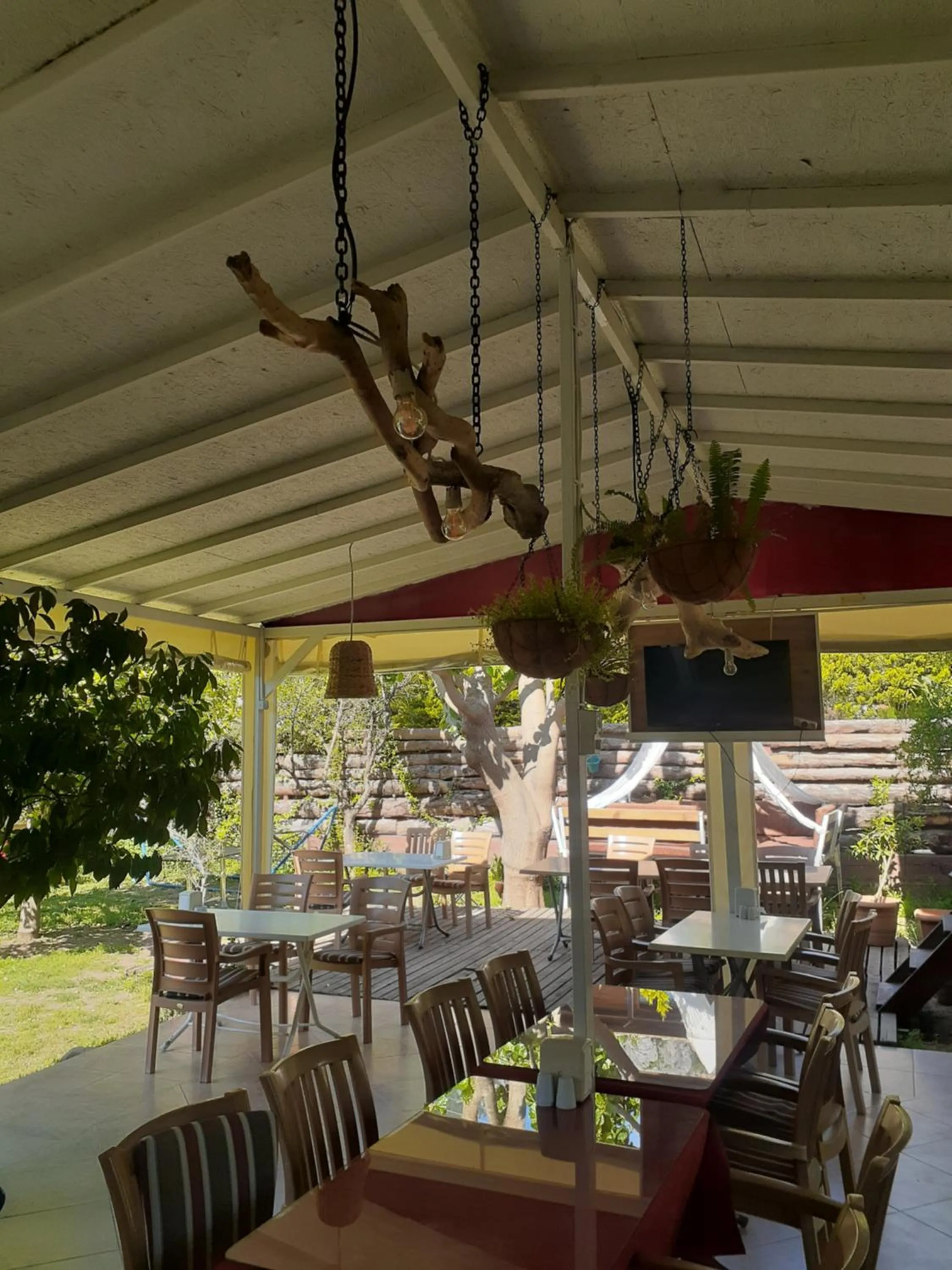 Restaurant/places to eat in Sunset Boutique Hotel & Apartments
