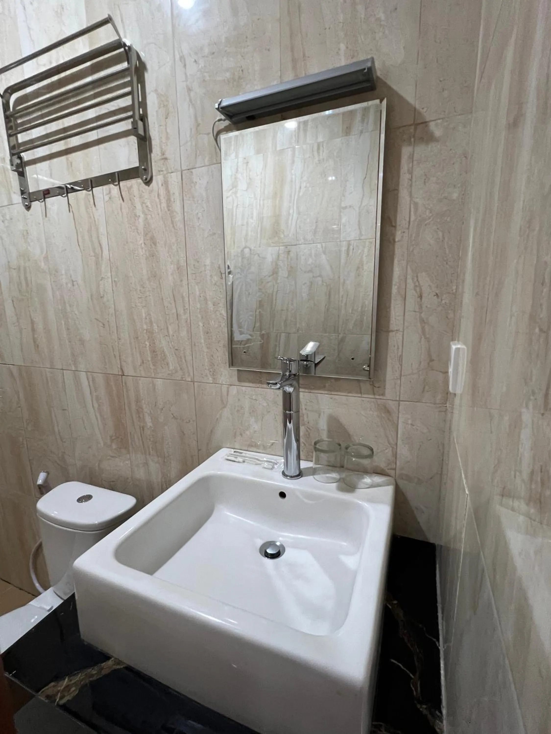 Shower in Mandhasativa Homestay