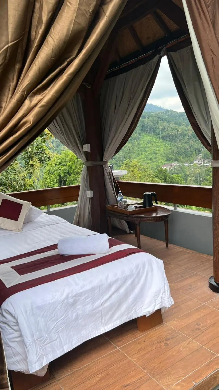 Bed in Mandhasativa Homestay