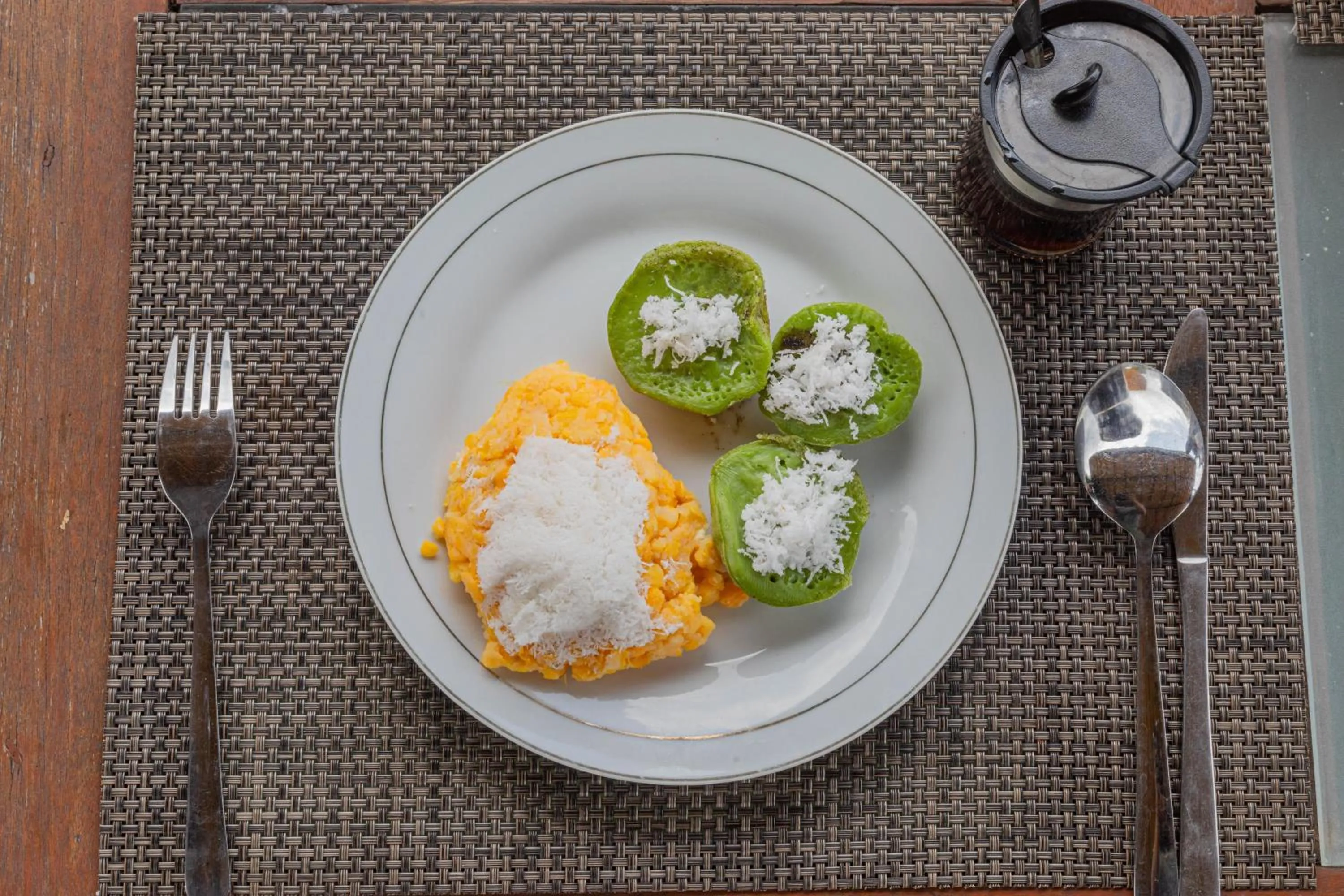 Food and drinks in Mandhasativa Homestay