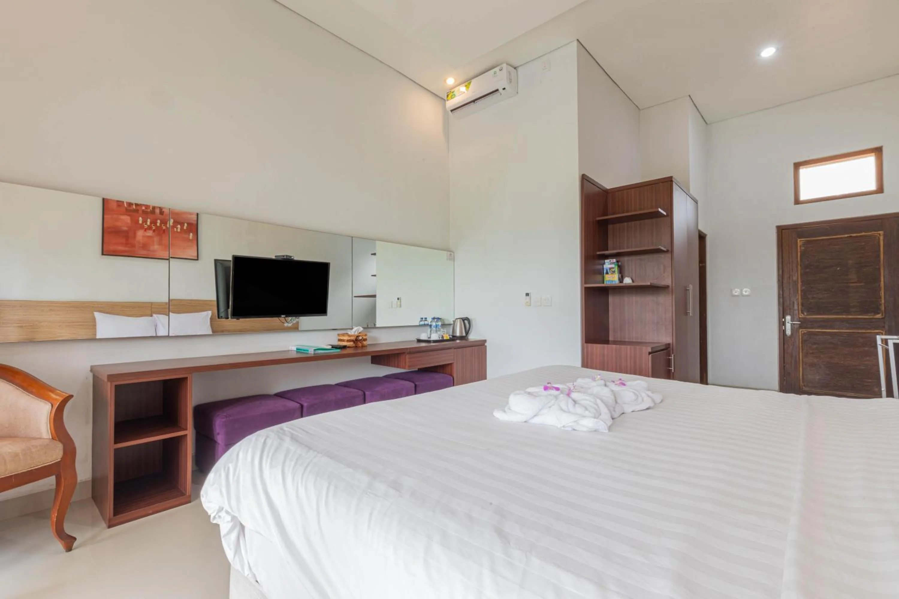 Communal lounge/ TV room, Bed in Mandhasativa Homestay