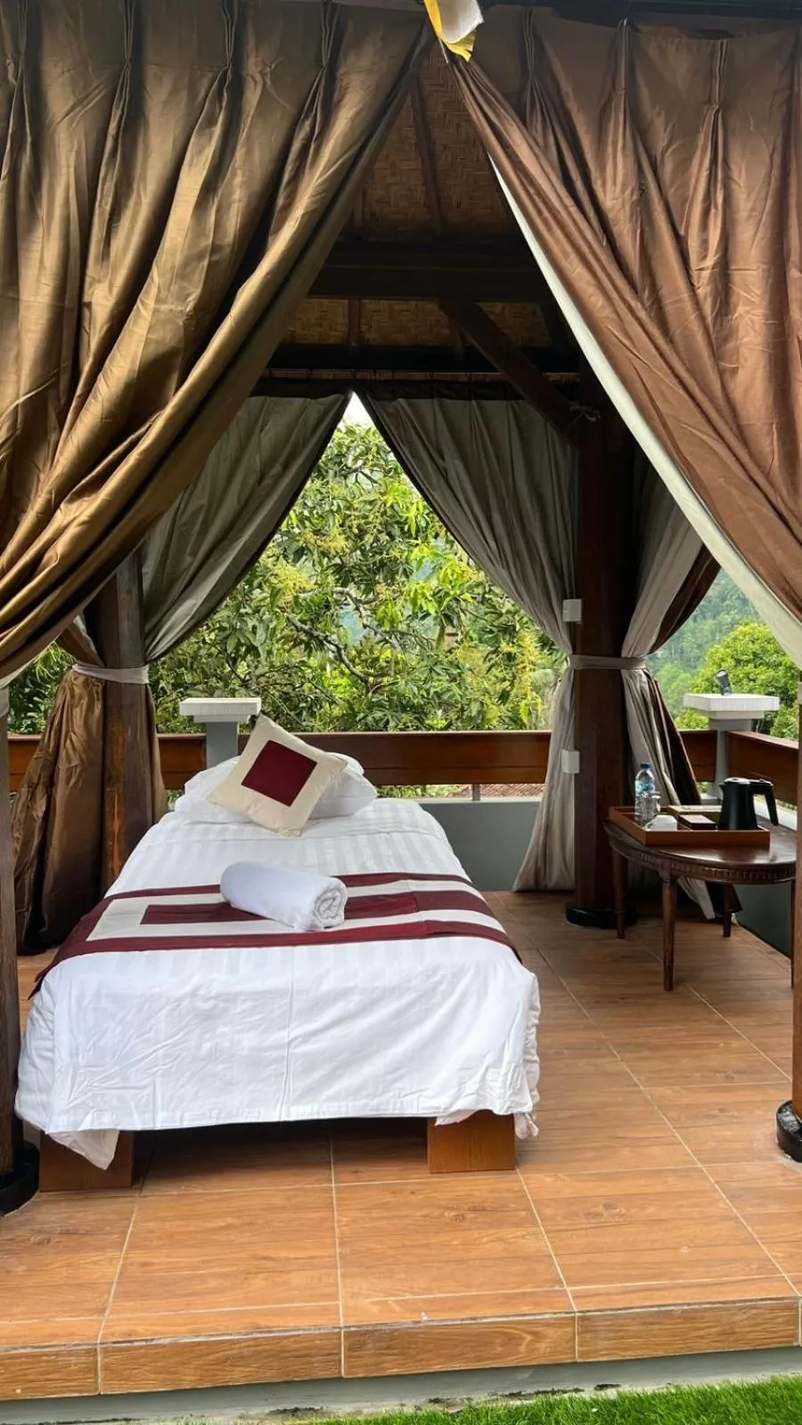 Bed in Mandhasativa Homestay