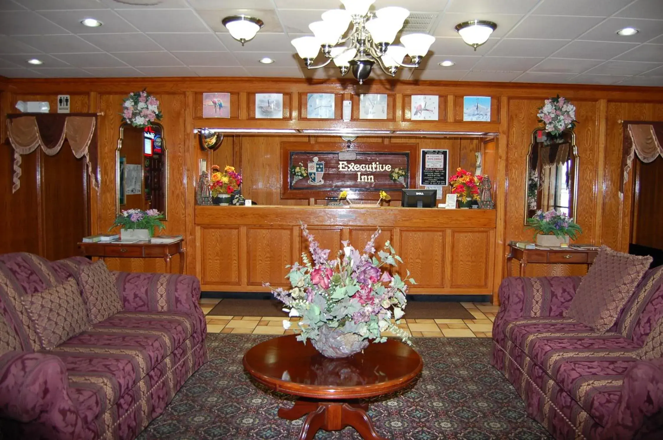 Lobby or reception, Lounge/Bar in Executive Inn and Suites Springdale
