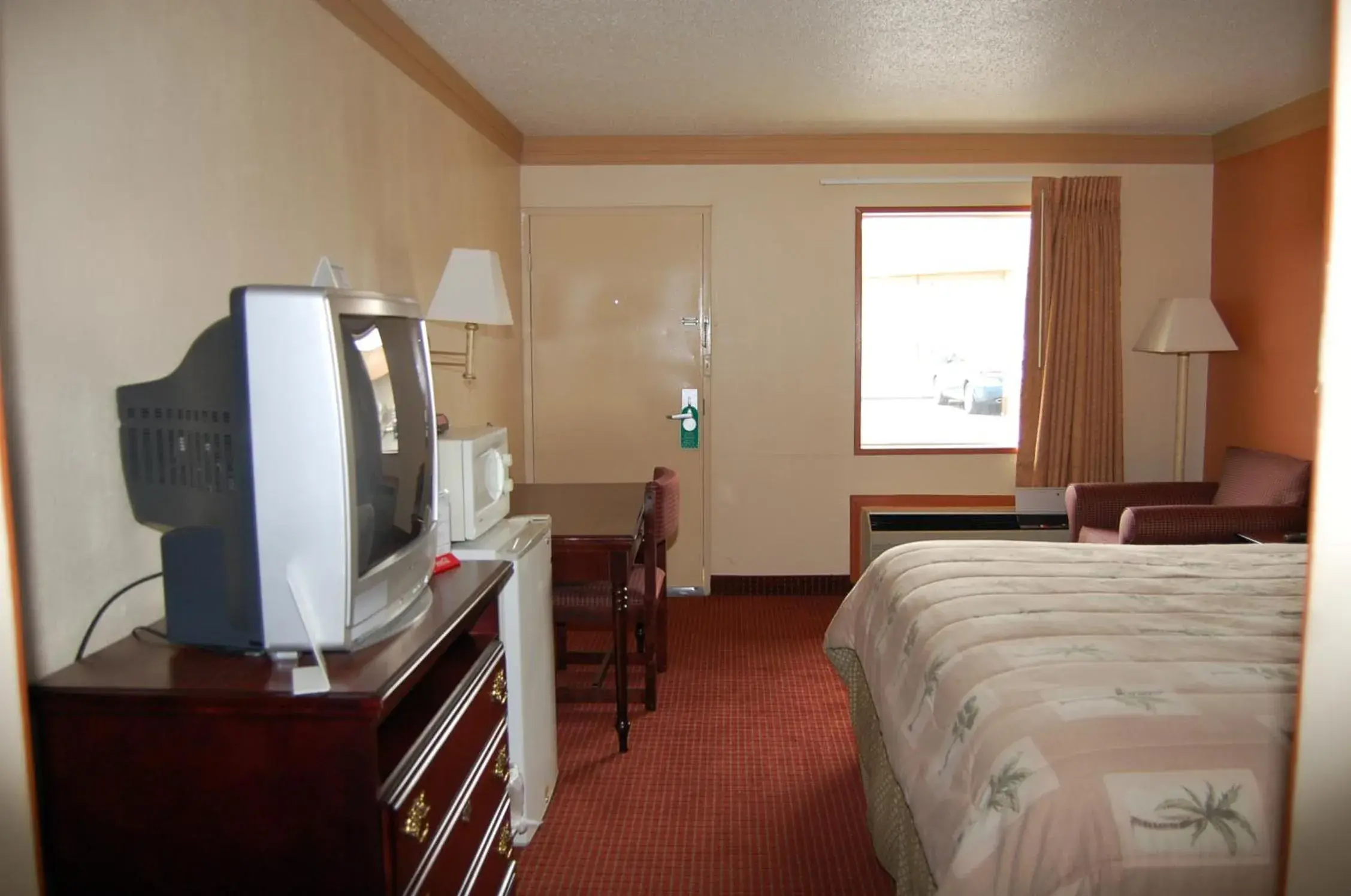 TV and multimedia, Bed in Executive Inn and Suites Springdale