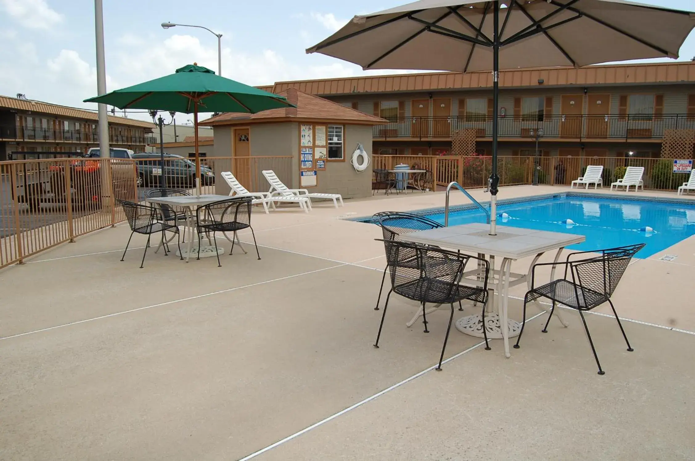 Day, Swimming Pool in Executive Inn and Suites Springdale