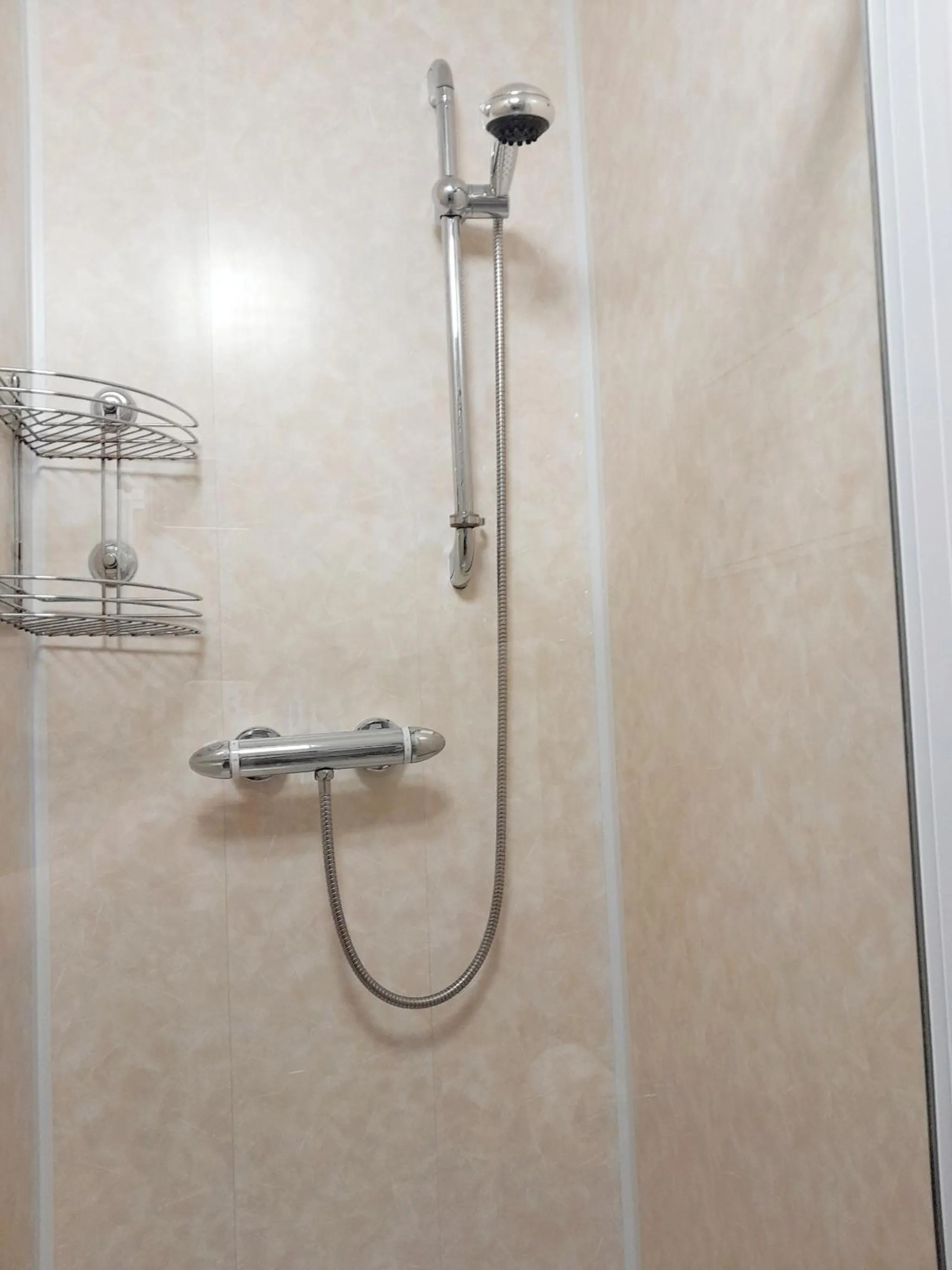 Shower in The Clovelly