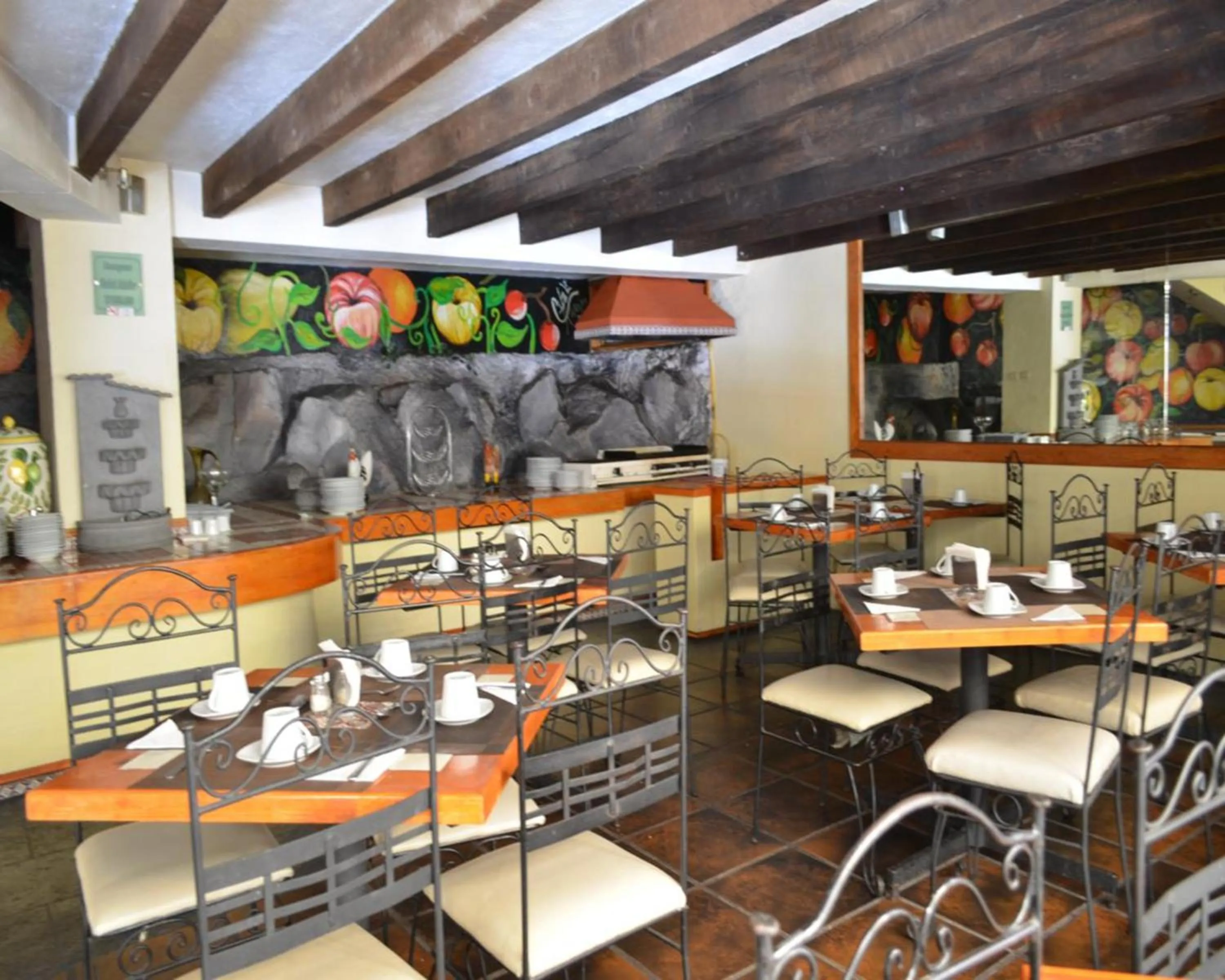 Restaurant/places to eat in Mision Xalapa Plaza de las Convenciones