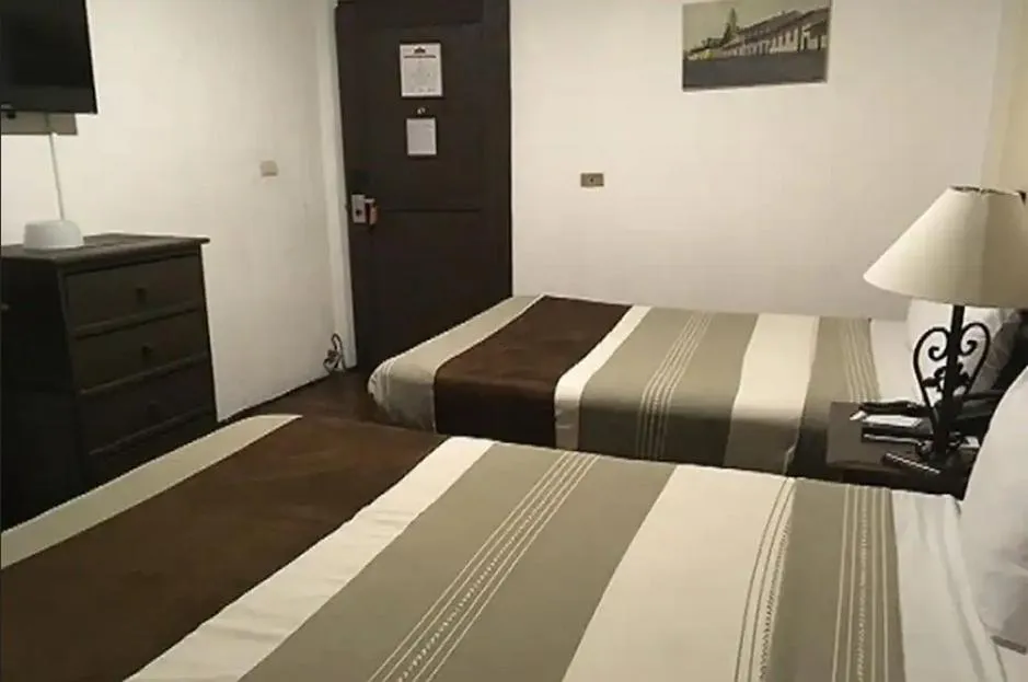 Photo of the whole room, Bed in Mision Xalapa Plaza de las Convenciones