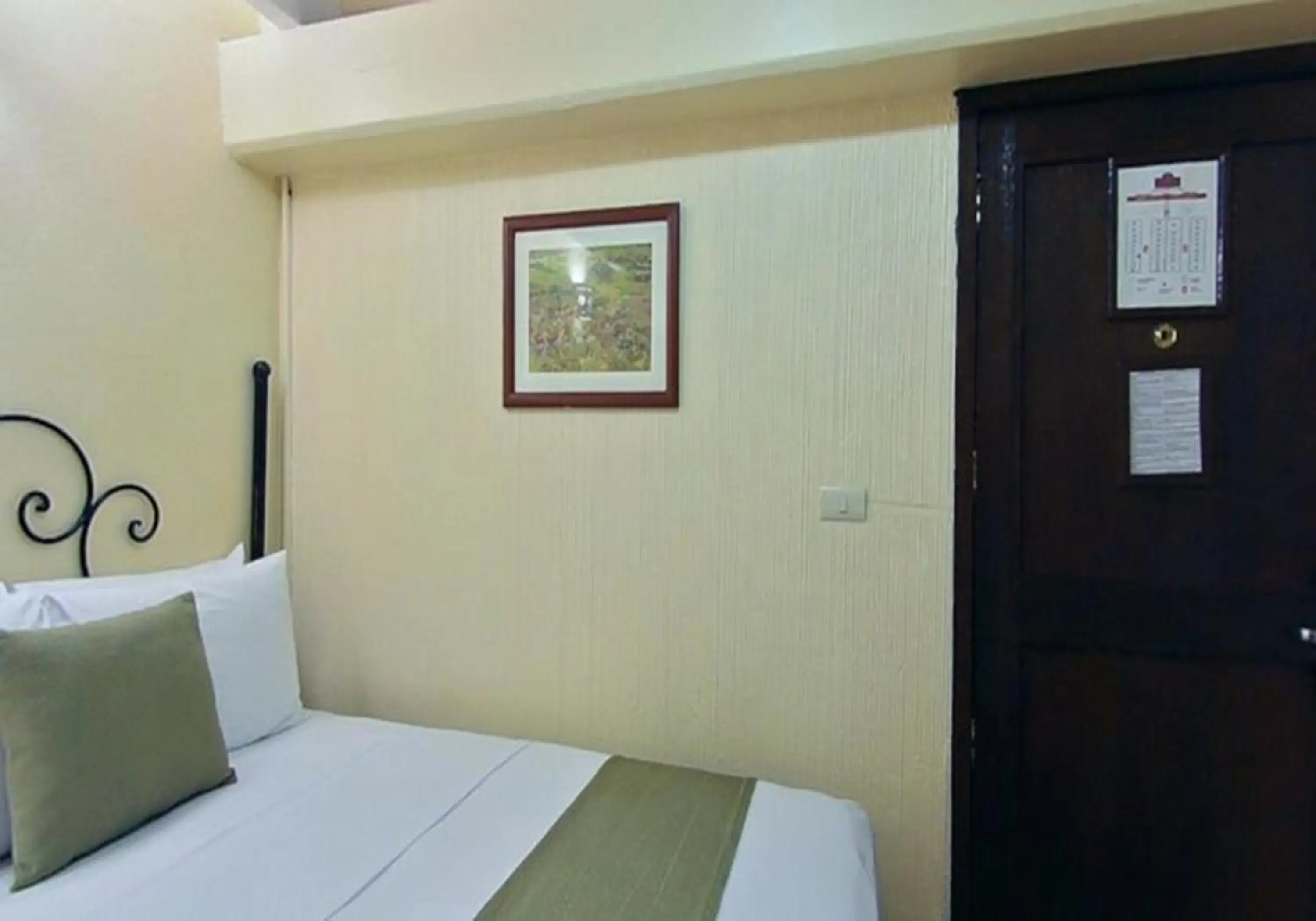 Photo of the whole room, Bed in Mision Xalapa Plaza de las Convenciones Photo of the whole room, Bed in Mision Xalapa Plaza de las Convenciones