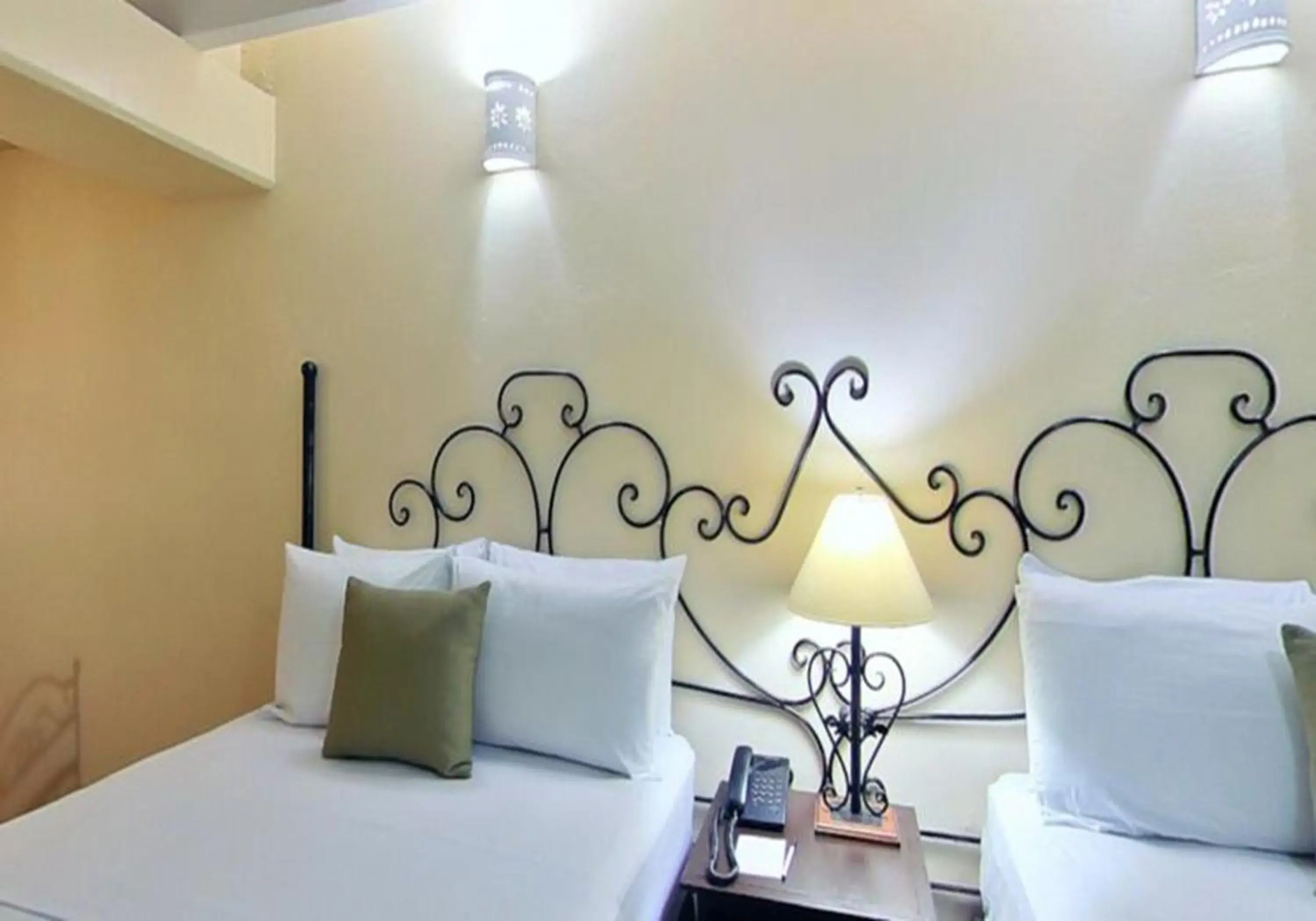 Photo of the whole room, Bed in Mision Xalapa Plaza de las Convenciones Photo of the whole room, Bed in Mision Xalapa Plaza de las Convenciones