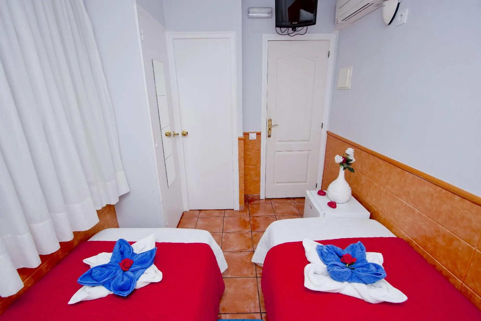 Bed in Barcelona City Rooms Hostal