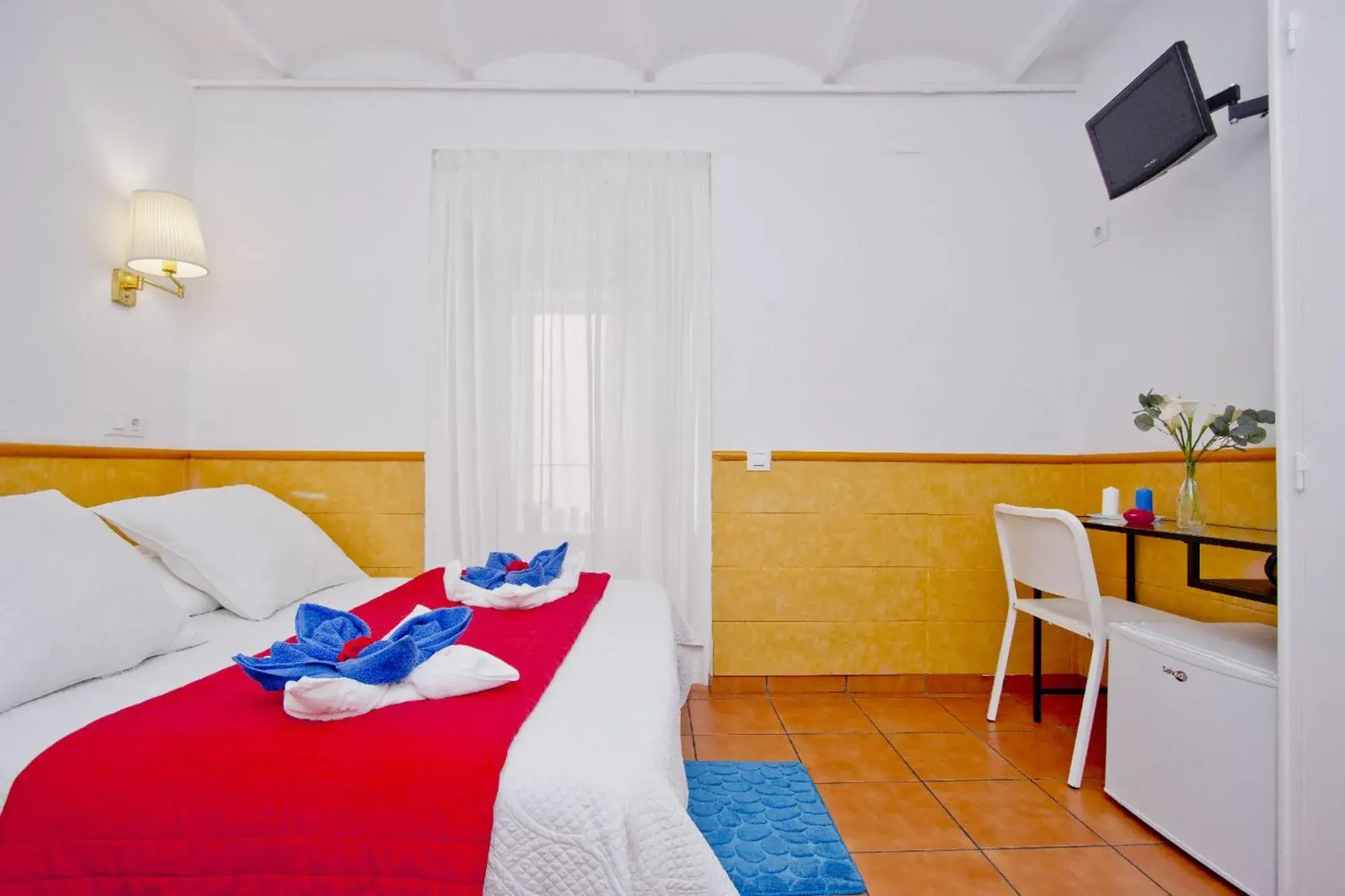 Standard Double or Twin Room in Barcelona City Rooms Hostal Standard Double or Twin Room in Barcelona City Rooms Hostal