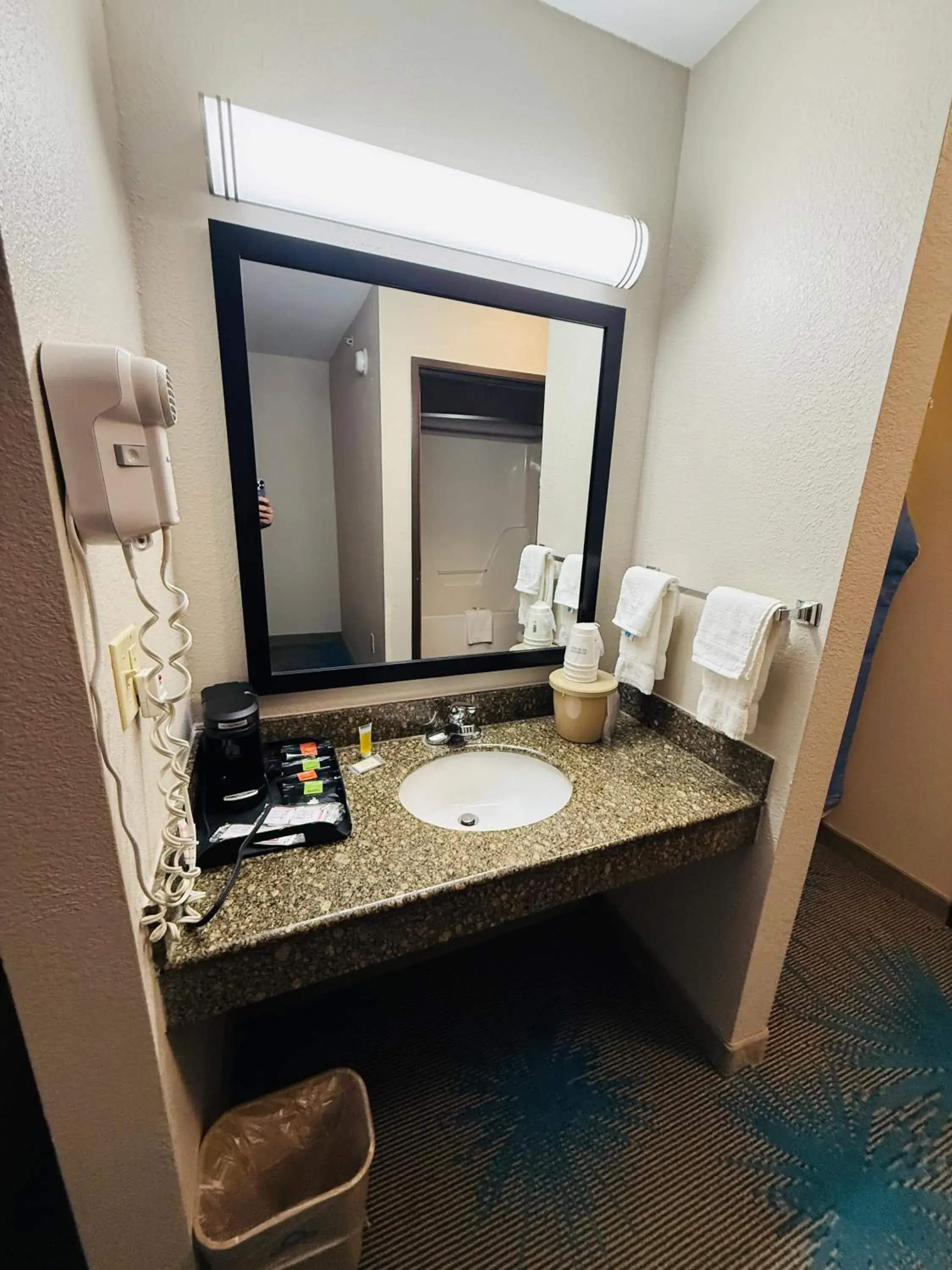 King Studio Suite - Non-Smoking in Days Inn & Suites by Wyndham Brinkley King Studio Suite - Non-Smoking in Days Inn & Suites by Wyndham Brinkley