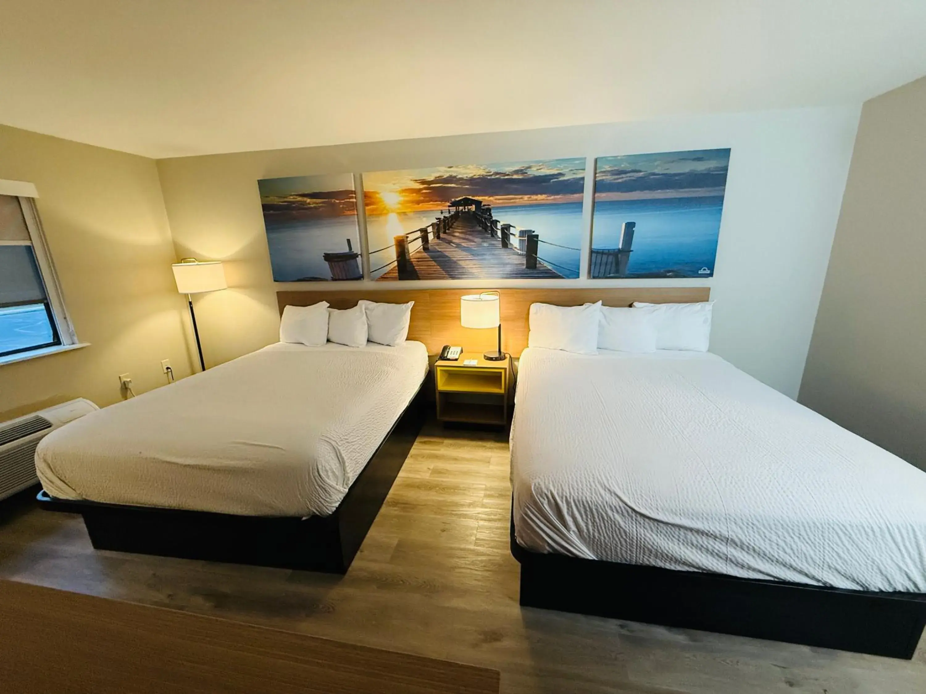 Deluxe Queen Studio Suite - Non-Smoking in Days Inn & Suites by Wyndham Brinkley Deluxe Queen Studio Suite - Non-Smoking in Days Inn & Suites by Wyndham Brinkley